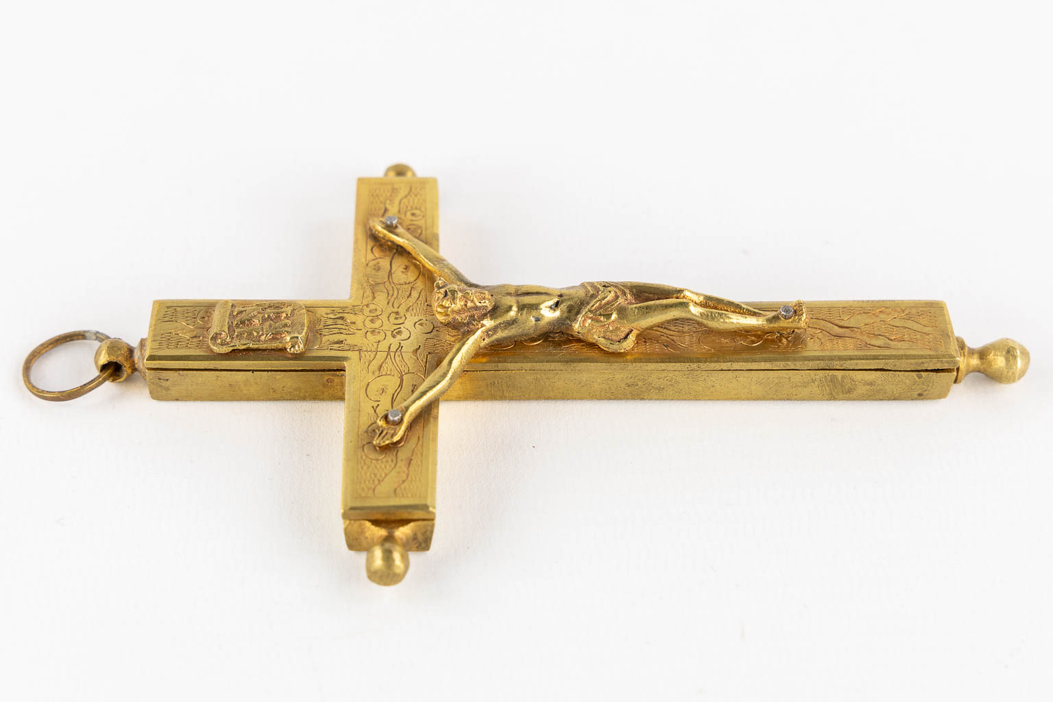 A reliquary crucifix with 5 relics and the original document, Domini Nostri Jesu Christi. (W:9 x H:1 - Image 7 of 12