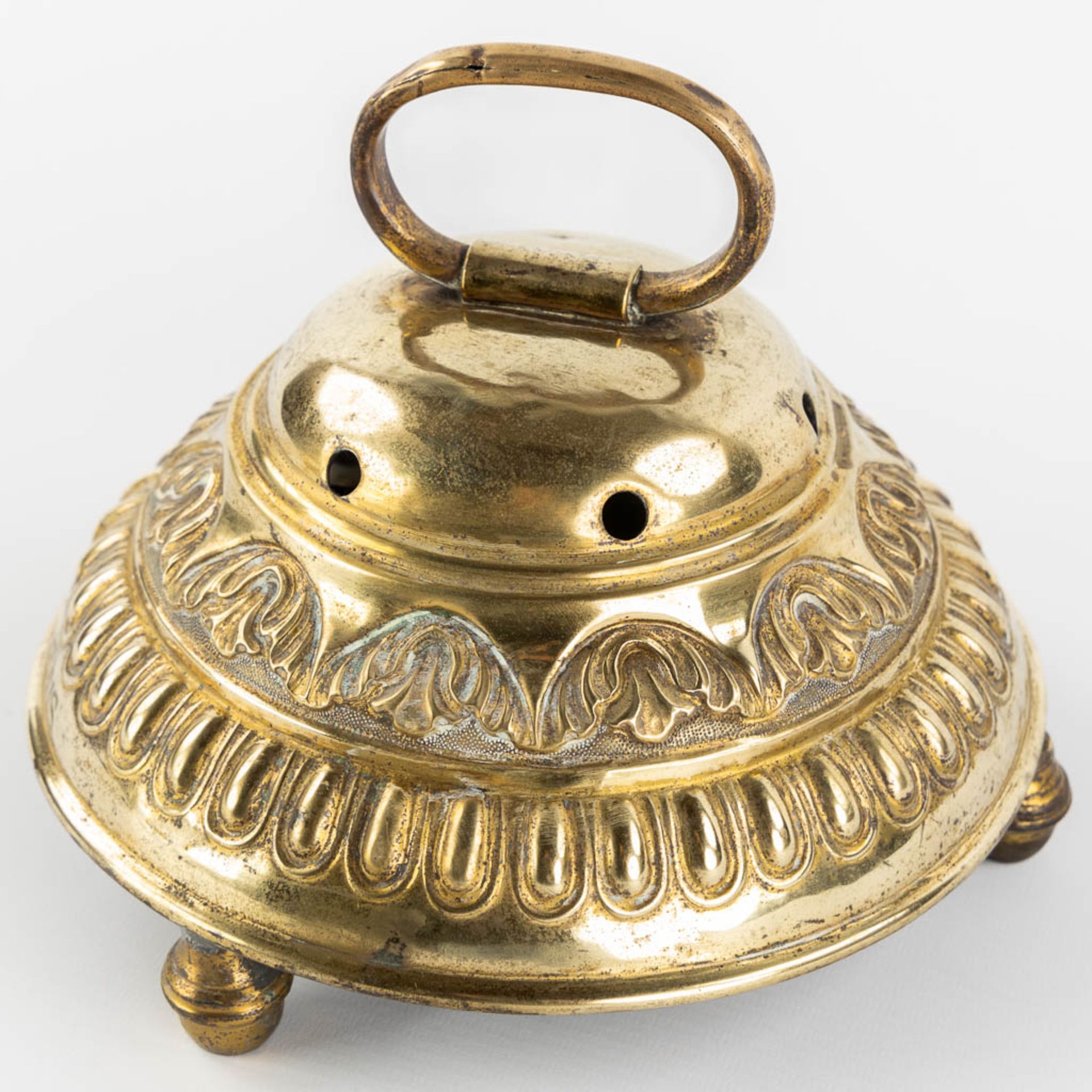 An Altar Bell with an inscription for Saint Macharius, Brass. (H:15 x D:21 cm) - Bild 9 aus 9