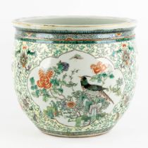 A Large Chinese Cache-Pot, Famille Verte decorated with fauna and flora. 19th C. (H:35 x D:40 cm)