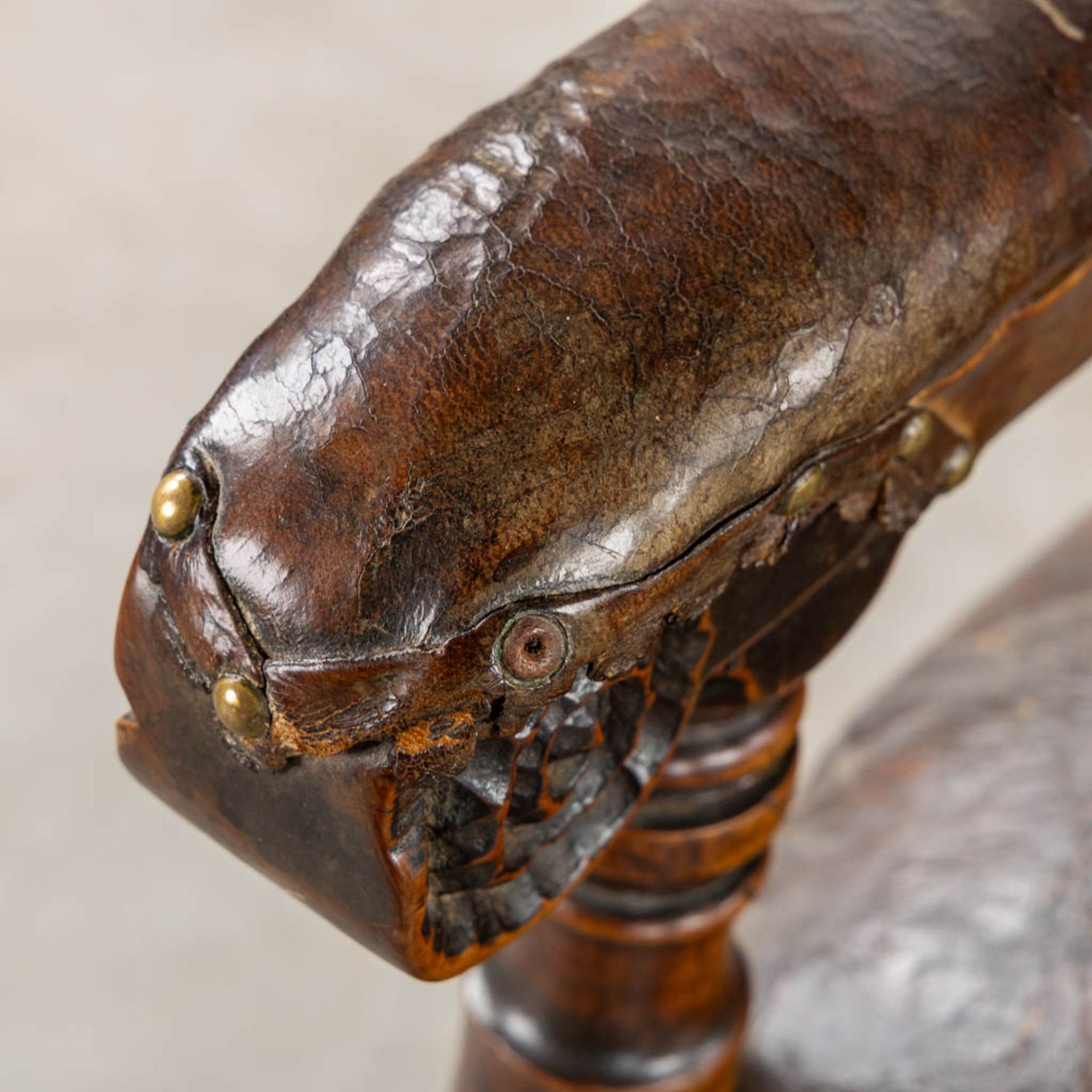 An antique Throne chair, leather on wood, great patina. 18th C. (L:76 x W:67 x H:125 cm) - Bild 9 aus 13