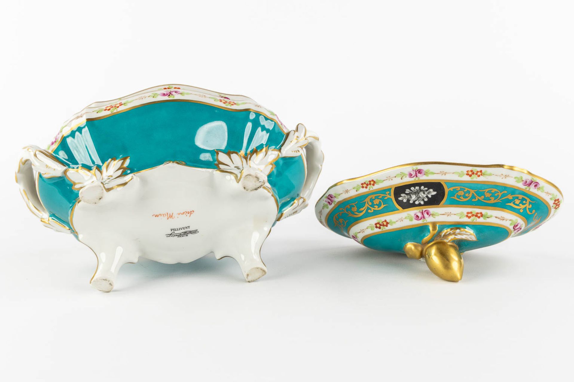 Pillivuyt, Paris, a tureen on a plate and an oval bowl. 20th C. (L:23 x W:36 x H:20 cm) - Bild 19 aus 21