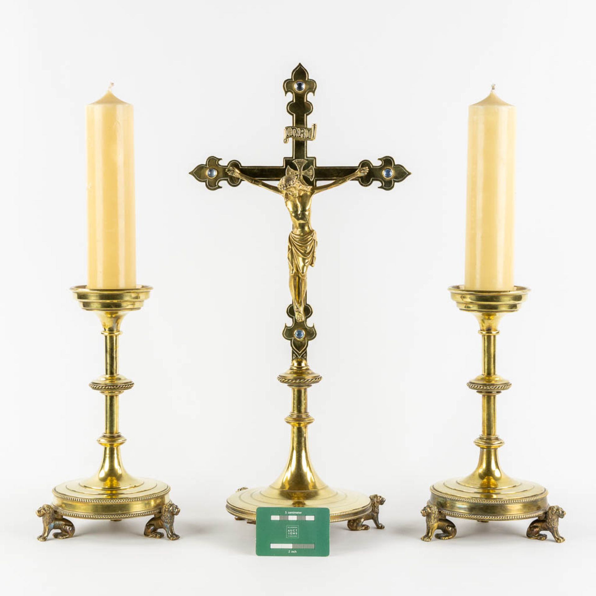 An altar crucifix and matching candelabra, Brass, Gothic revival, probably made by Bourdon, Ghent. ( - Bild 2 aus 11
