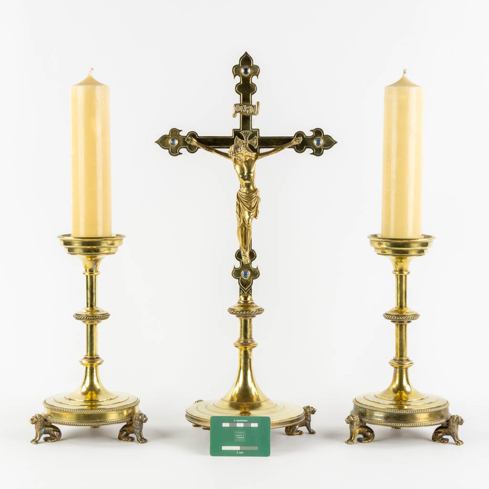 An altar crucifix and matching candelabra, Brass, Gothic revival, probably made by Bourdon, Ghent. ( - Image 2 of 11