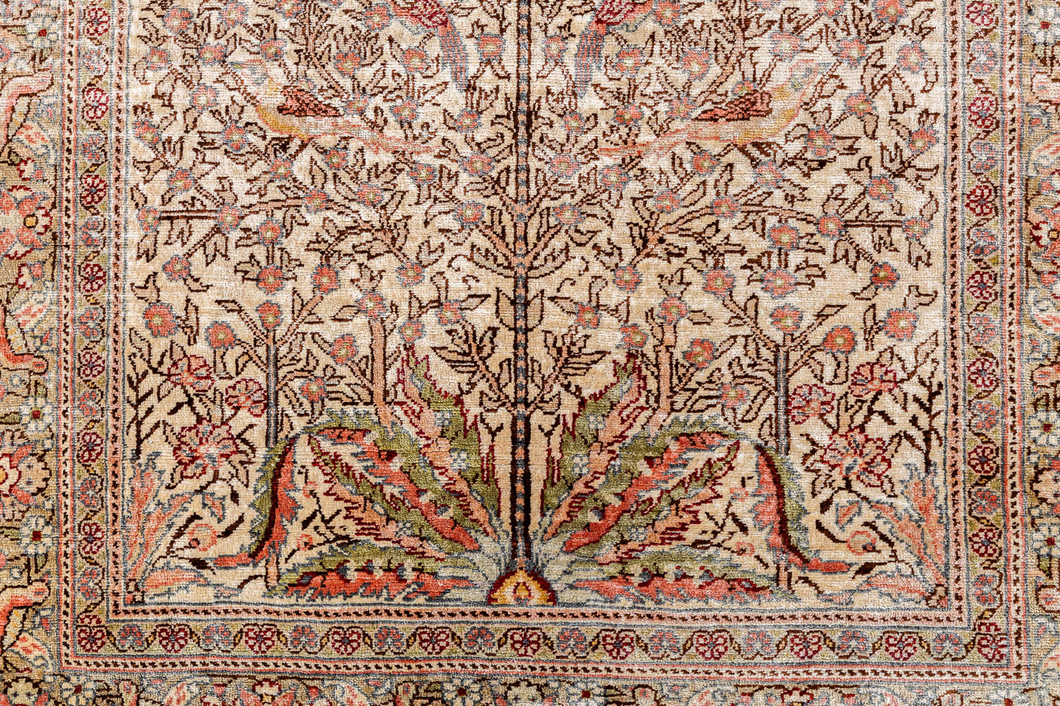 An Oriental hand-made carpet with 'Tree of Life' silk. (L:82 x W:133 cm) - Bild 4 aus 7