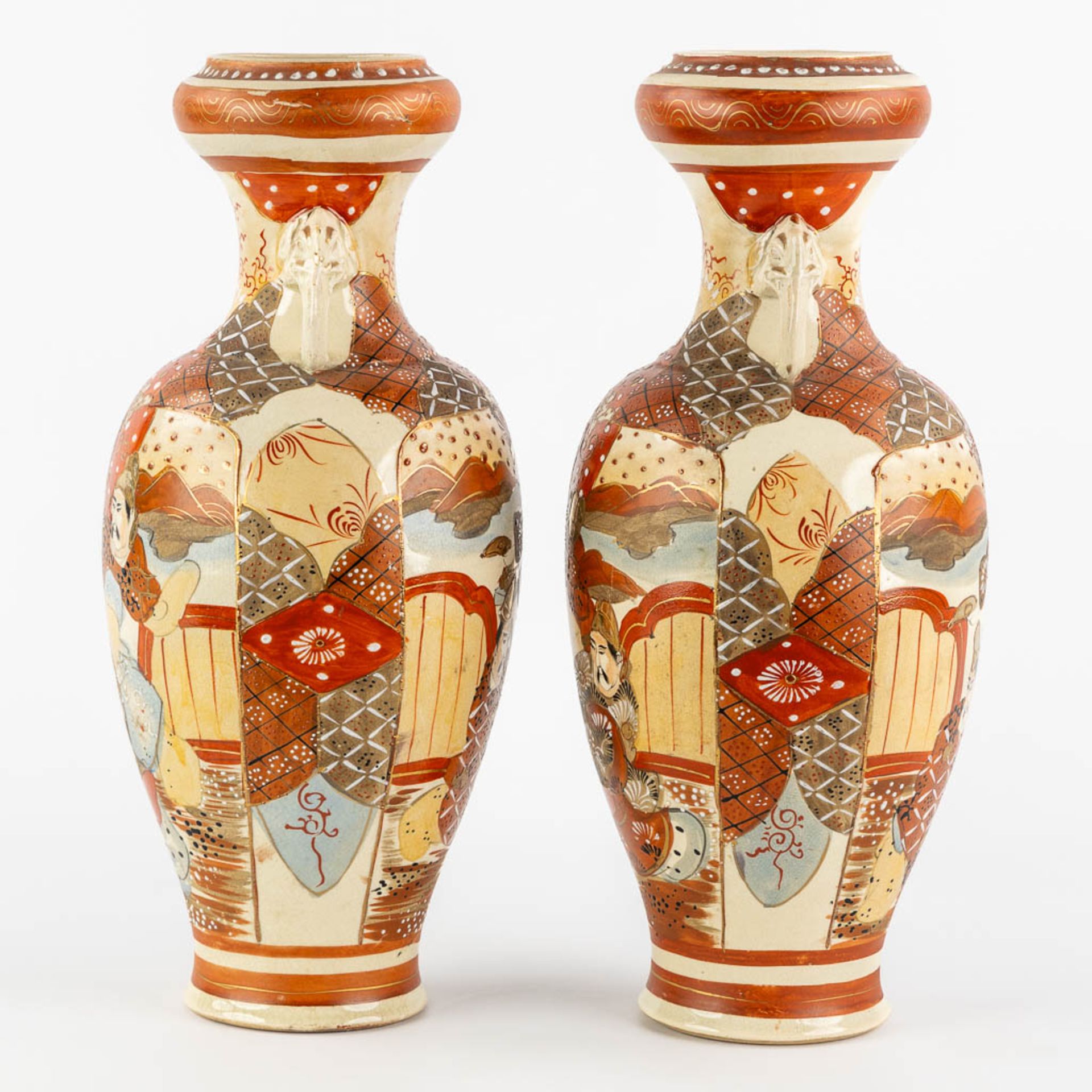 Two Japanese Kutani oil lamps, added two vases. (H:57 x D:15 cm) - Bild 11 aus 16