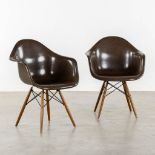 Charles &amp; Ray EAMES (XX-XXI) 'Eames Fibreglass Armchair DAW'. Herman Miller. (L:57 x W:65 x H:85