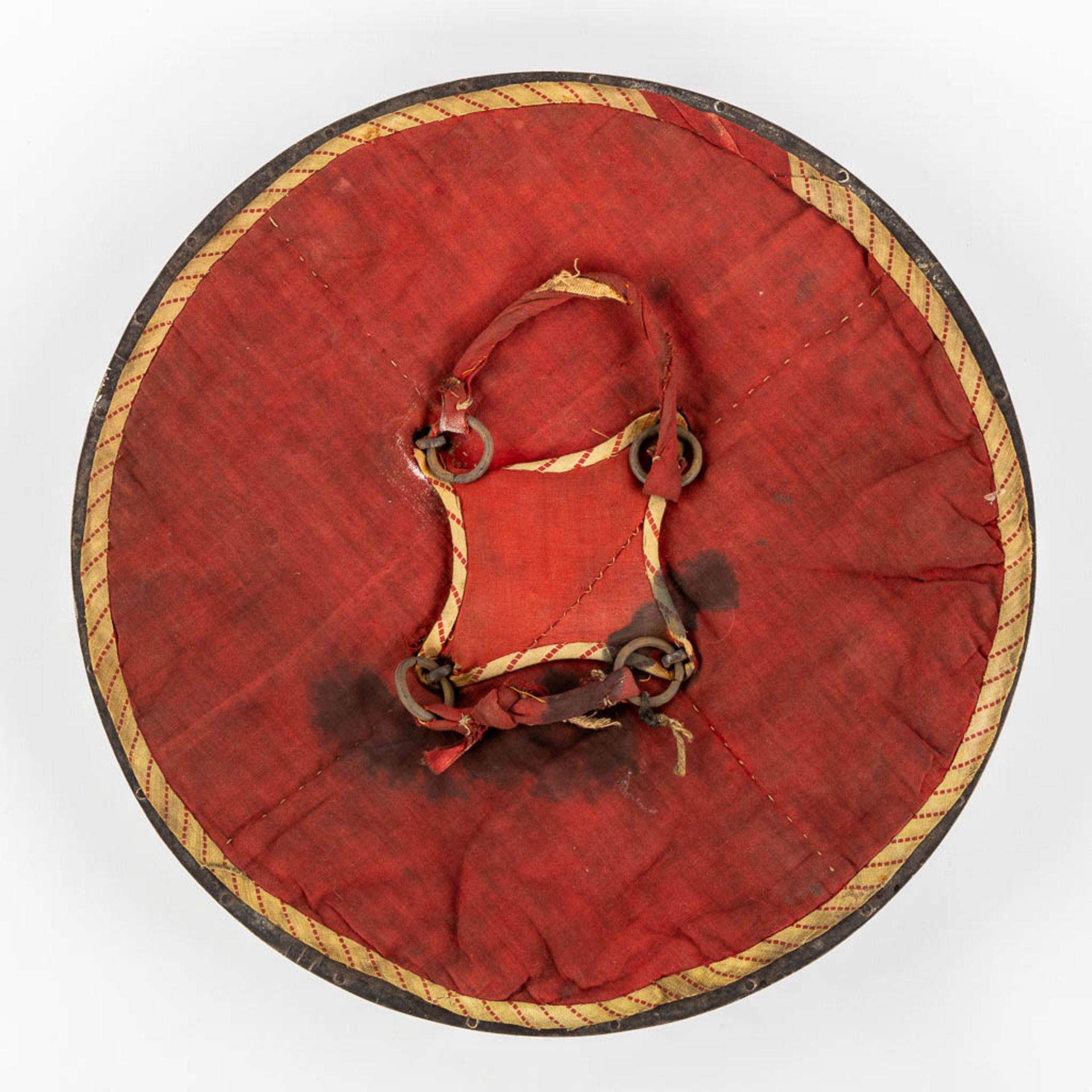 An antique Shield, Indo-Persian, Dhal, India. 19th C. (H:5 x D:31 cm) - Bild 7 aus 8