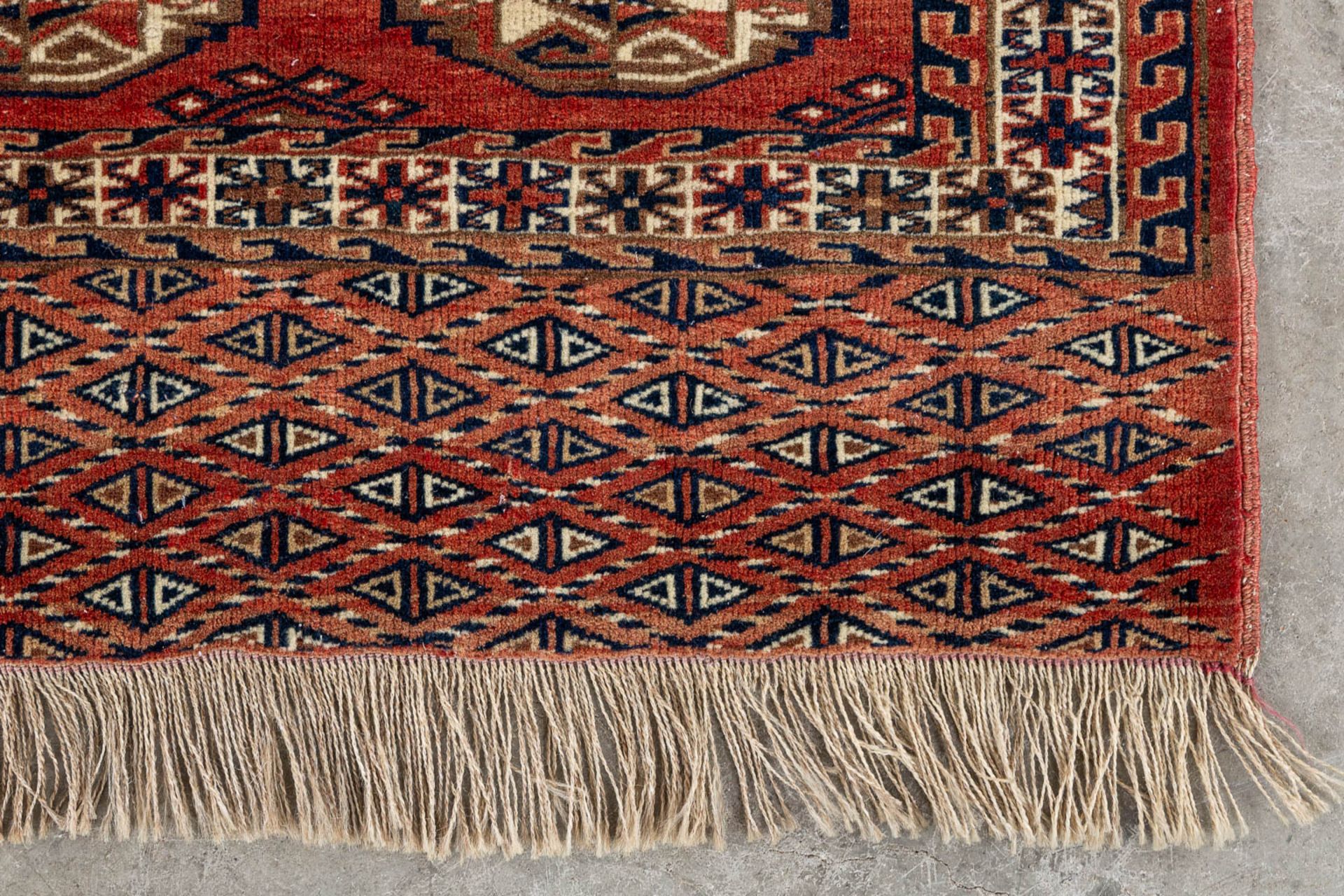 An Oriental hand-made carpet, Turkman Yomut. (L:70 x W:117 cm) - Bild 3 aus 6