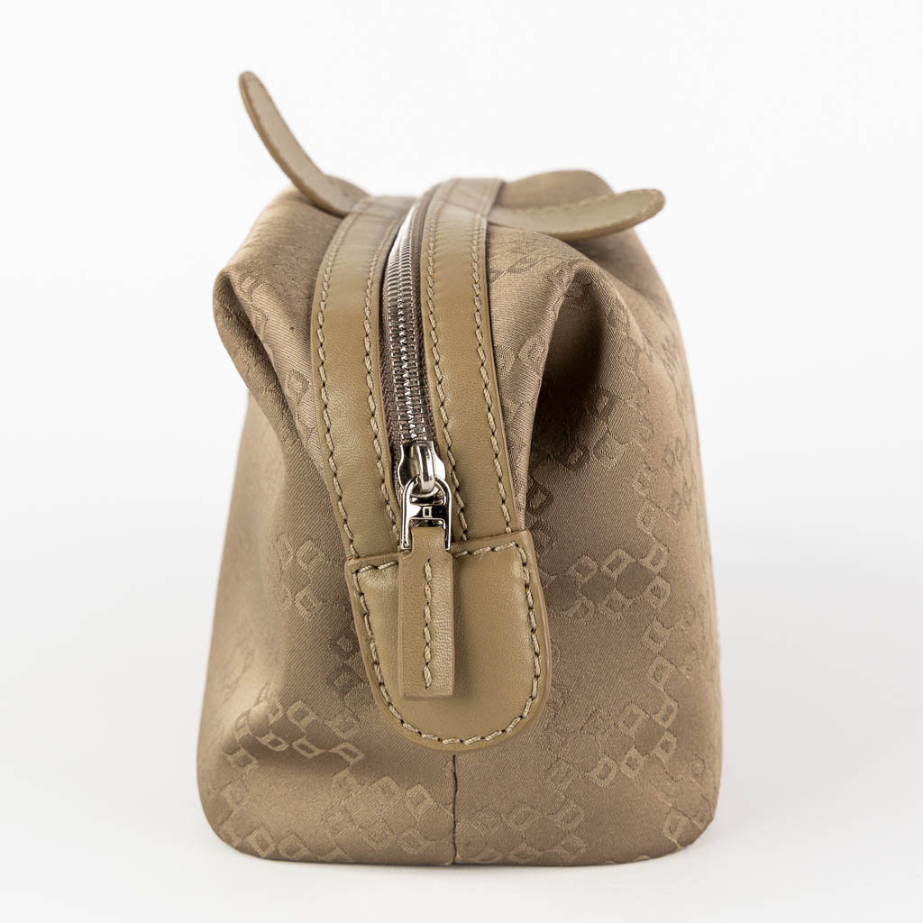 Delvaux, a handbag, added 'Airess', a toilet bag. (W:34 x H:29 cm) - Image 7 of 23