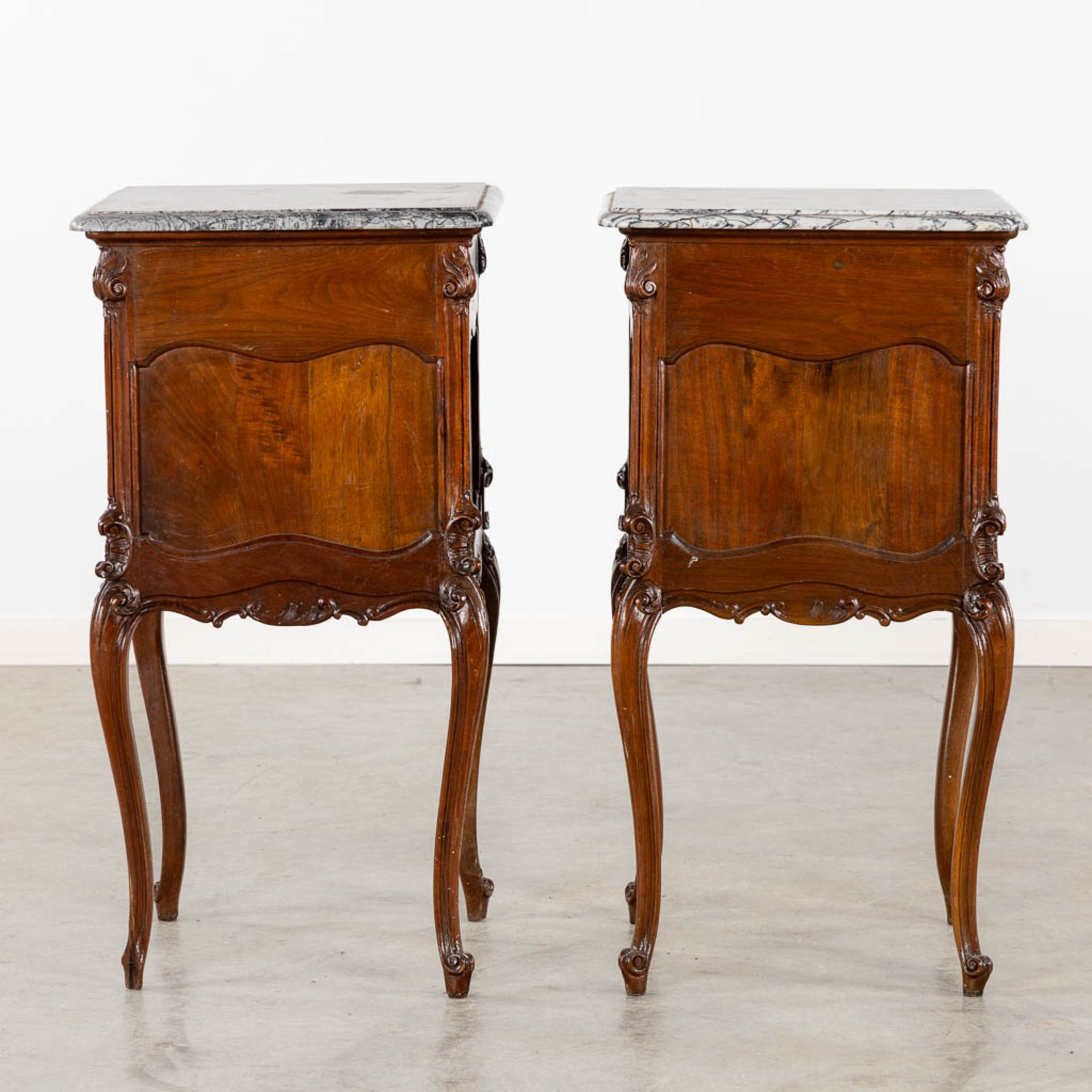 A pair of nightstands, Louis XV style with a marble top. (L:44 x W:44 x H:83 cm) - Bild 5 aus 12