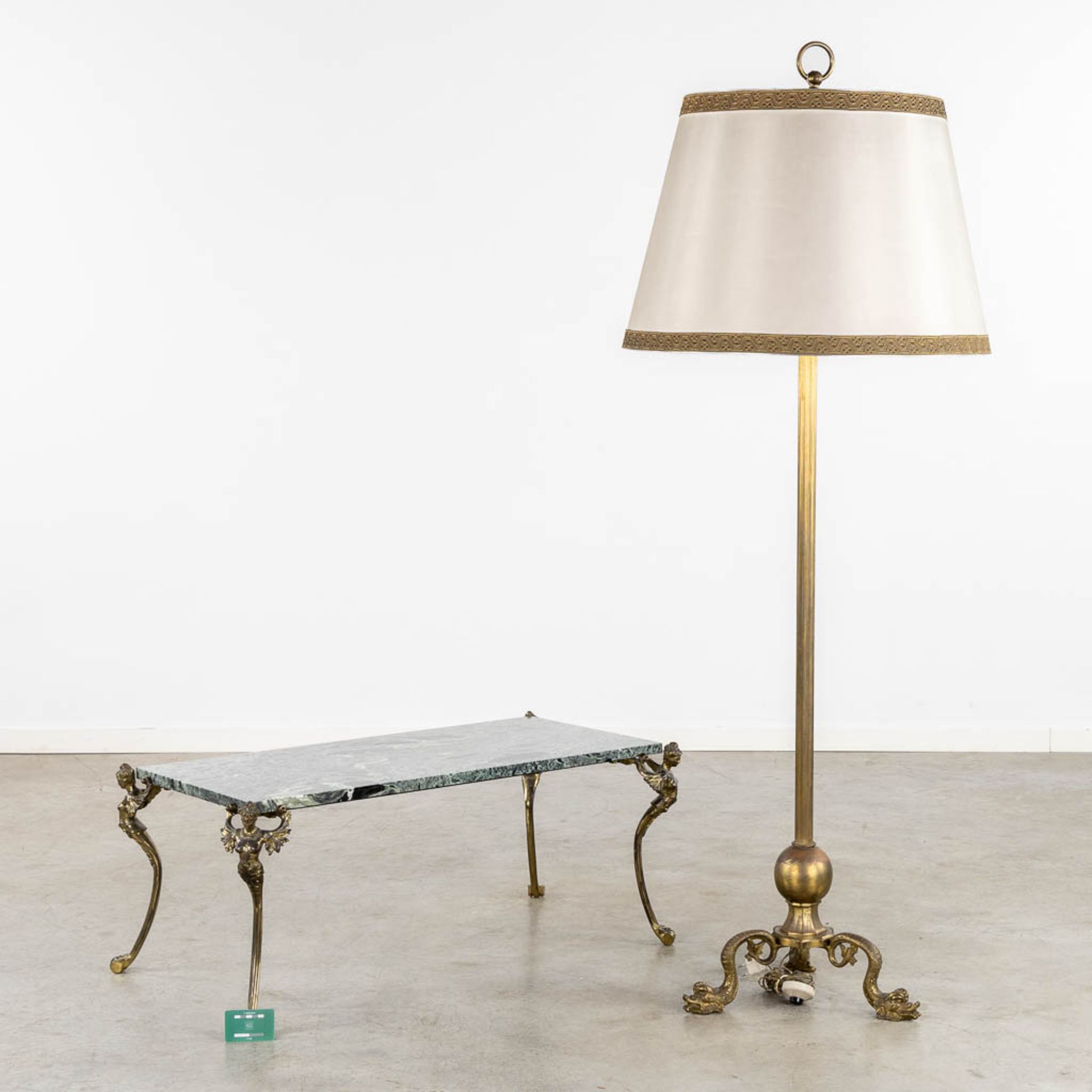 A marble and bronze coffee table, added a floorlamp. Circa 1960. (L:52 x W:101 x H:41 cm) - Bild 10 aus 19