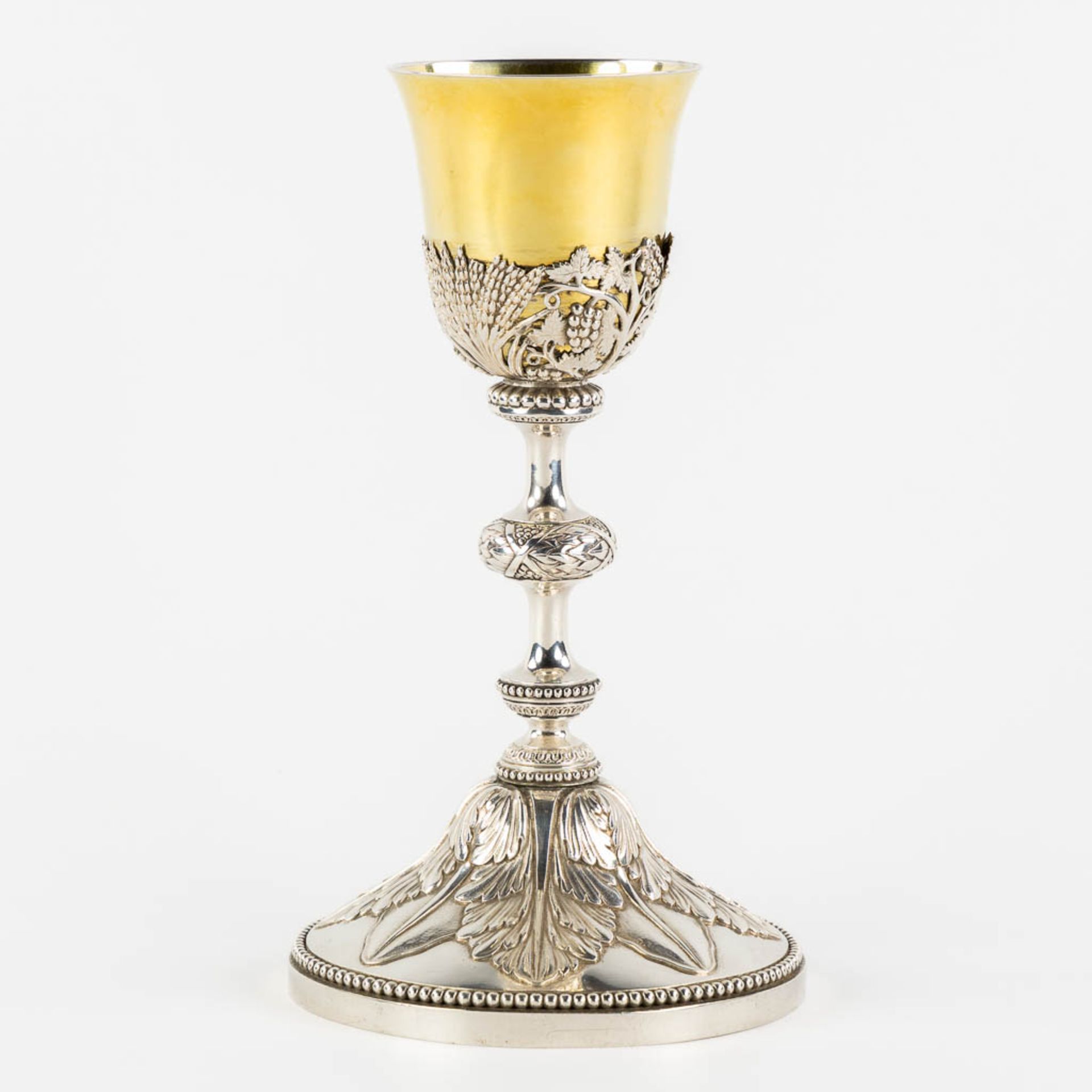 A chalice, silver-plated metal and gold-plated silver, Gothic Revival. 19th C. (H:27 x D:15 cm)