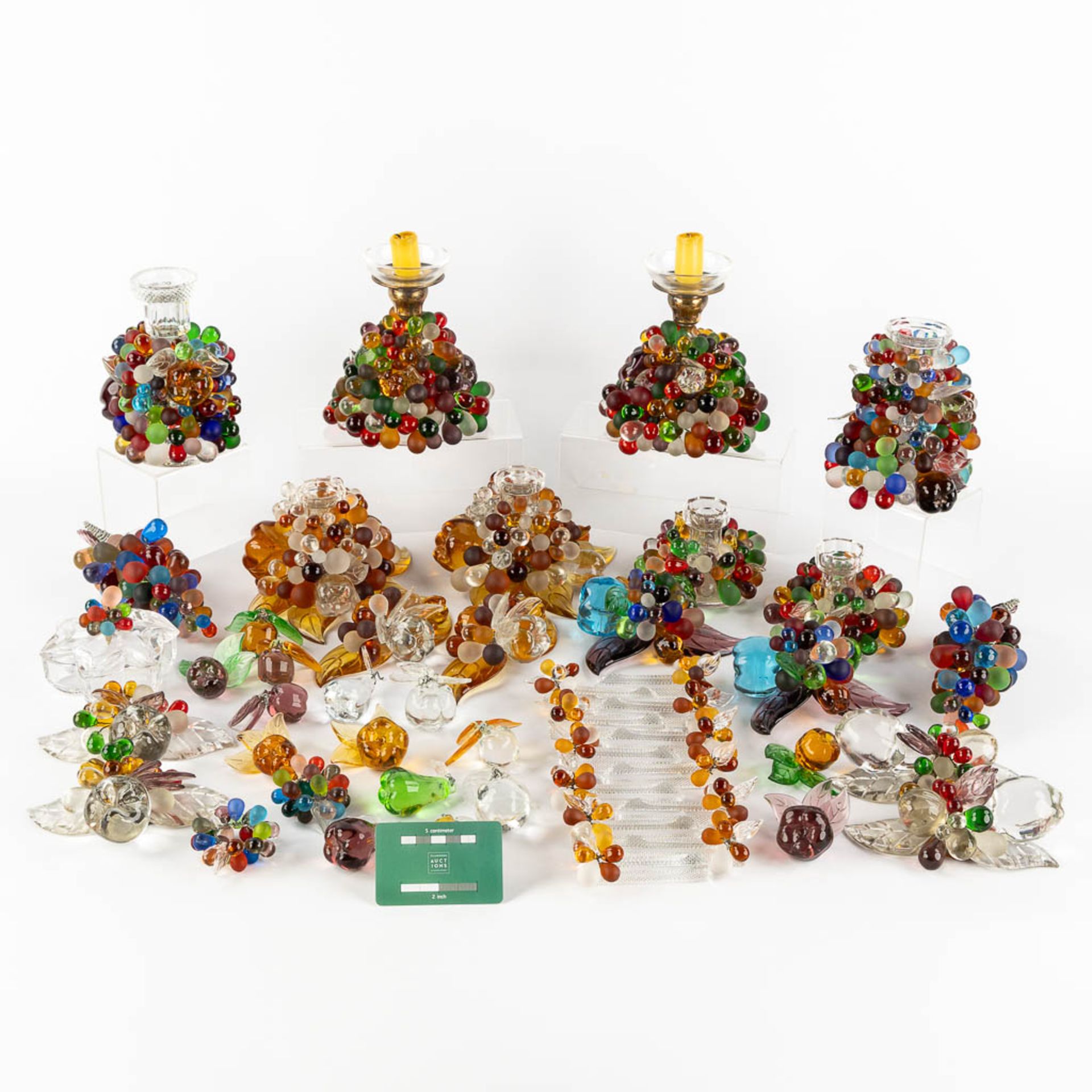 A large collection of table decoration and ornaments, coloured glass. (H:16 x D:16 cm) - Bild 2 aus 11