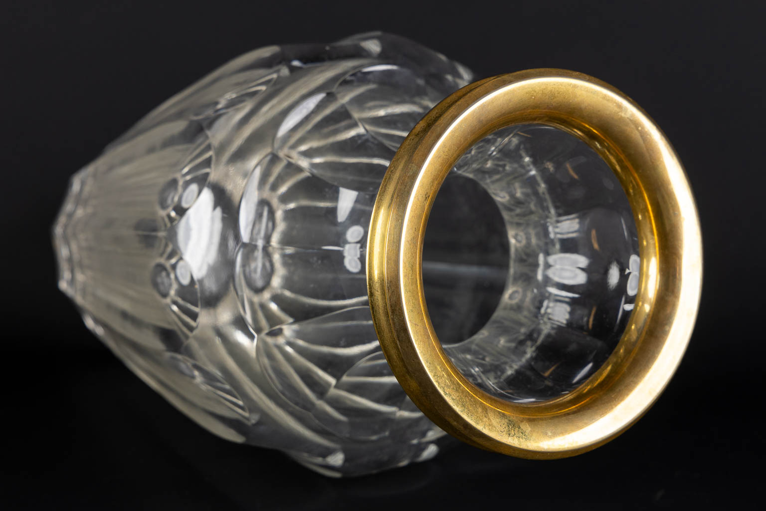 A crystal vase with a gold-plated silver ring by Wolfers Frères. A835. (H:33 x D:15,5 cm) - Image 7 of 9