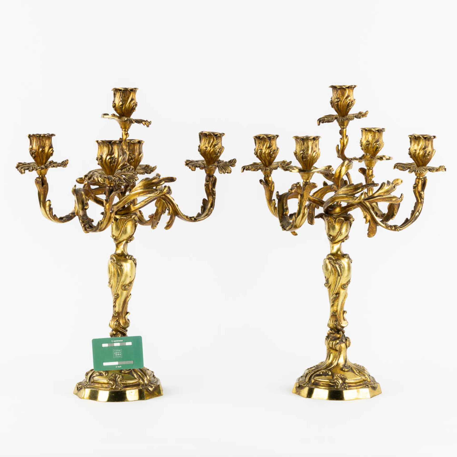 A pair of table candelabra, gilt bronze in Louis XV style. Circa 1900. (H:52 x D:37 cm) - Bild 2 aus 11