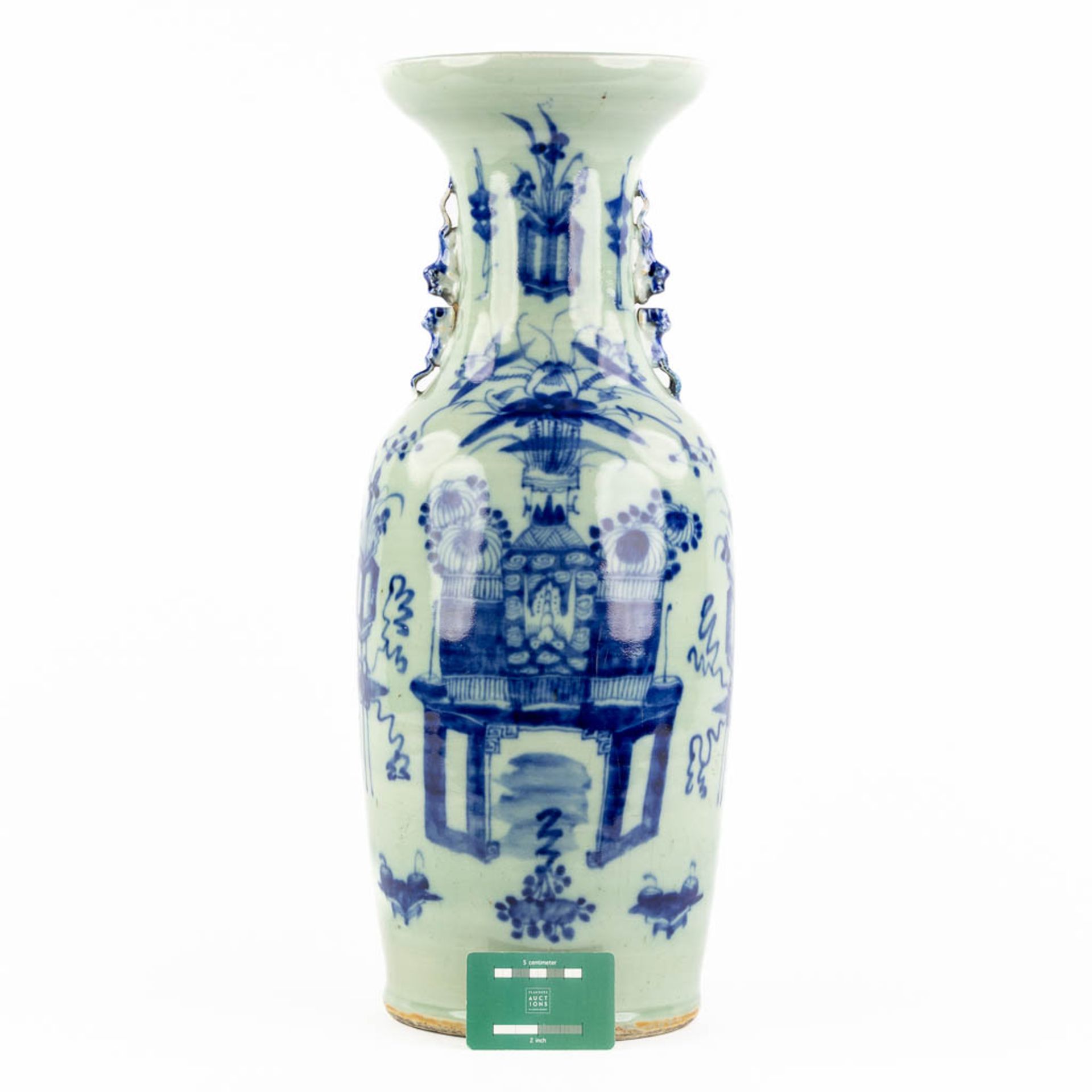A Chinese celadon vase, decorated with flowers. 19th C. (H:56 x D:22 cm) - Bild 2 aus 12