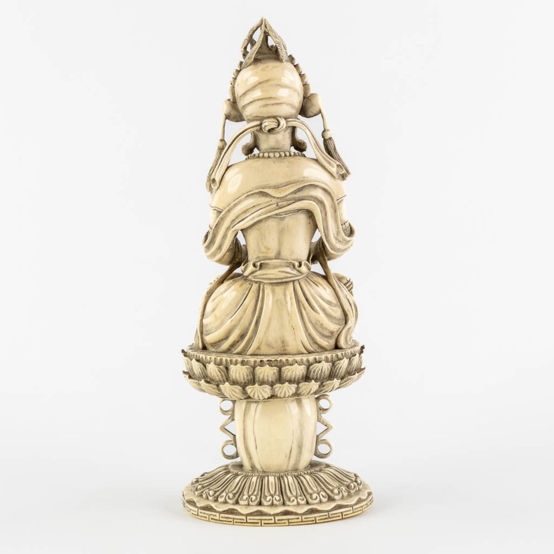 A Chinese Buddha holding a Pagoda, sculptured ivory. Circa 1900. (L:10 x W:12 x H:31 cm) - Bild 5 aus 11