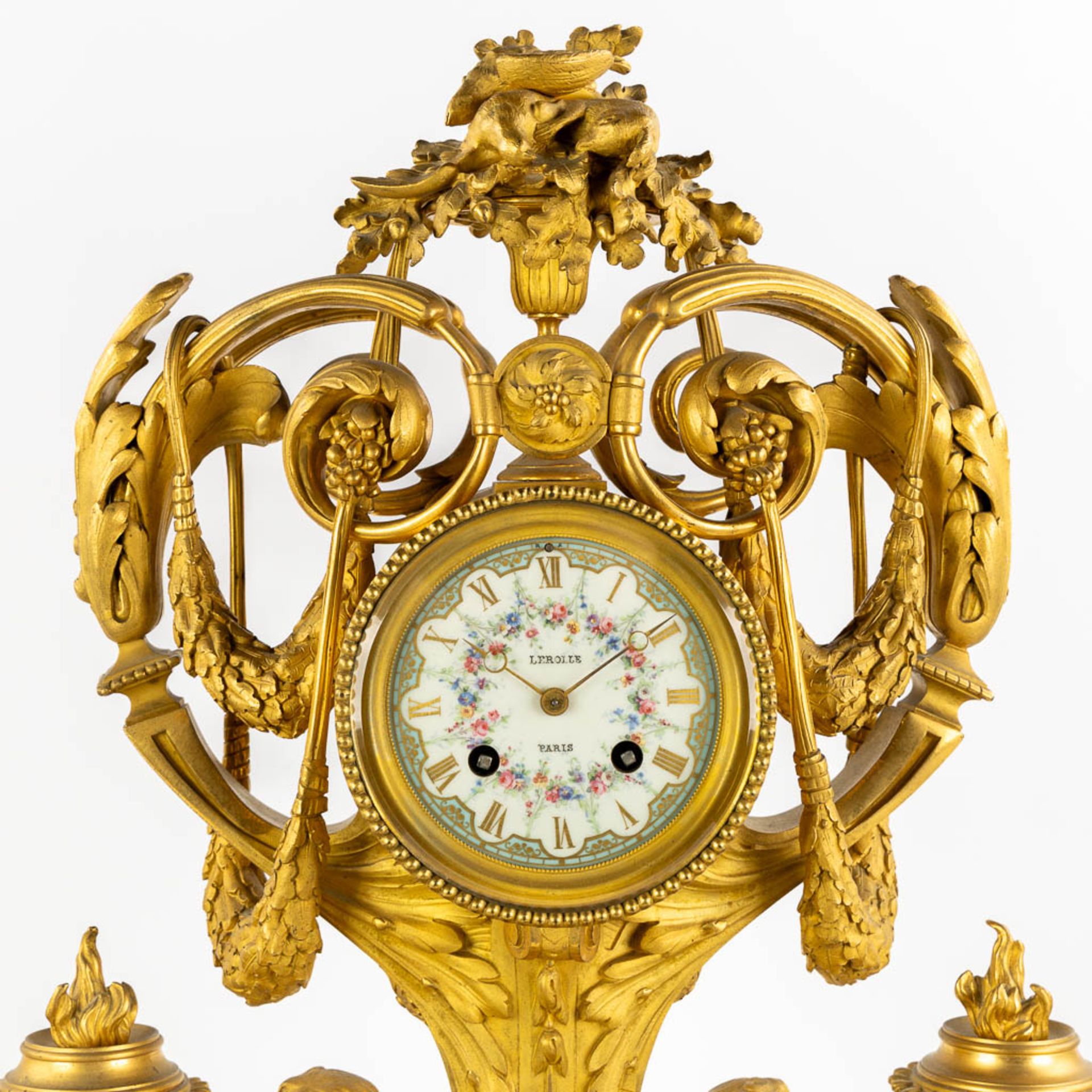 Lerolle Paris, a three-piece mantle garniture clock and candelabra, gilt bronze. France, 19th C. (L: - Bild 4 aus 21