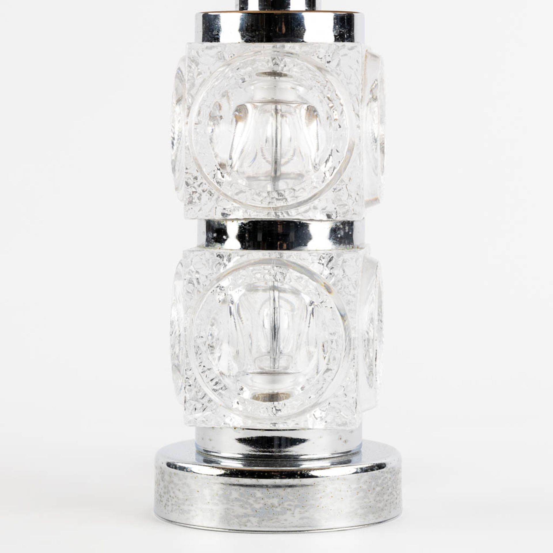 A mid-century table lamp, chromed metal and glass. Circa 1970. (H:37 x D:12,5 cm) - Image 8 of 9