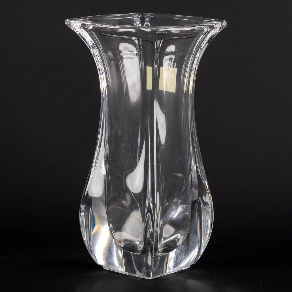 Cristal De Sèvres, a large crystal vase. (L:15 x W:18 x H:28 cm) - Image 7 of 14