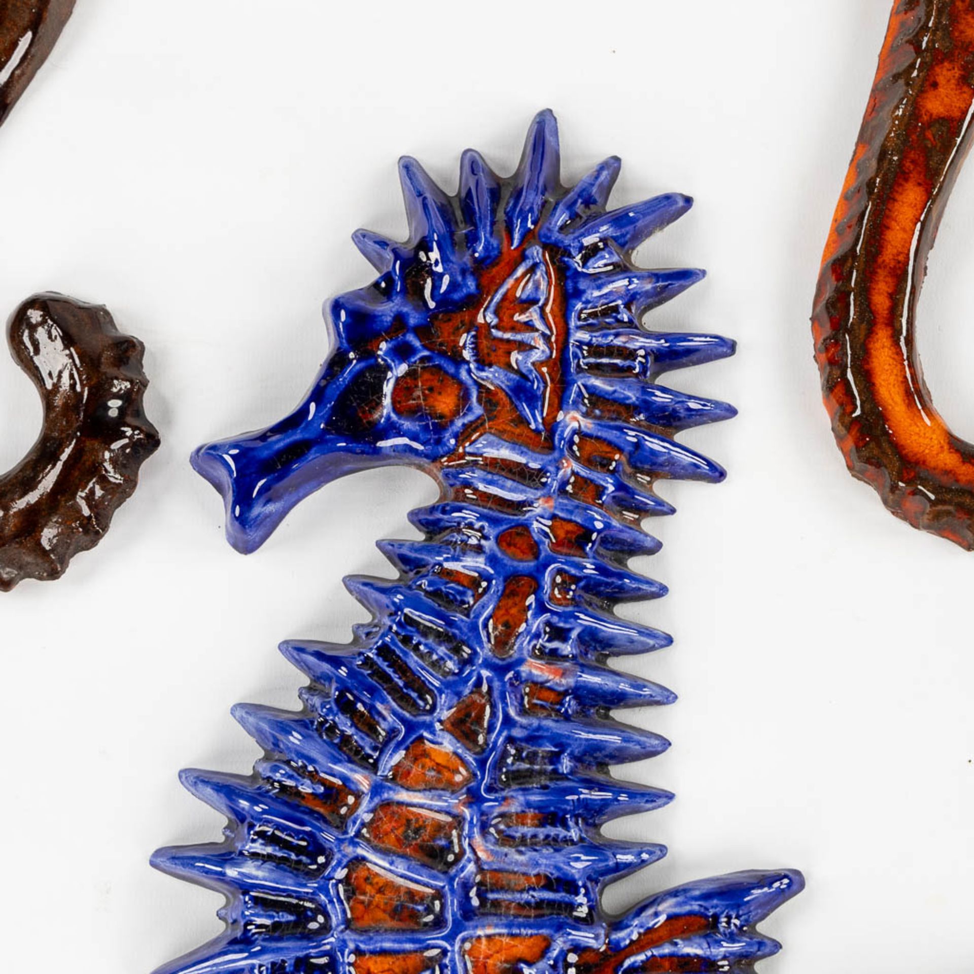 A decorative collection of ceramic Seahorses, circa 1960-1980. (H:52 cm) - Bild 5 aus 9