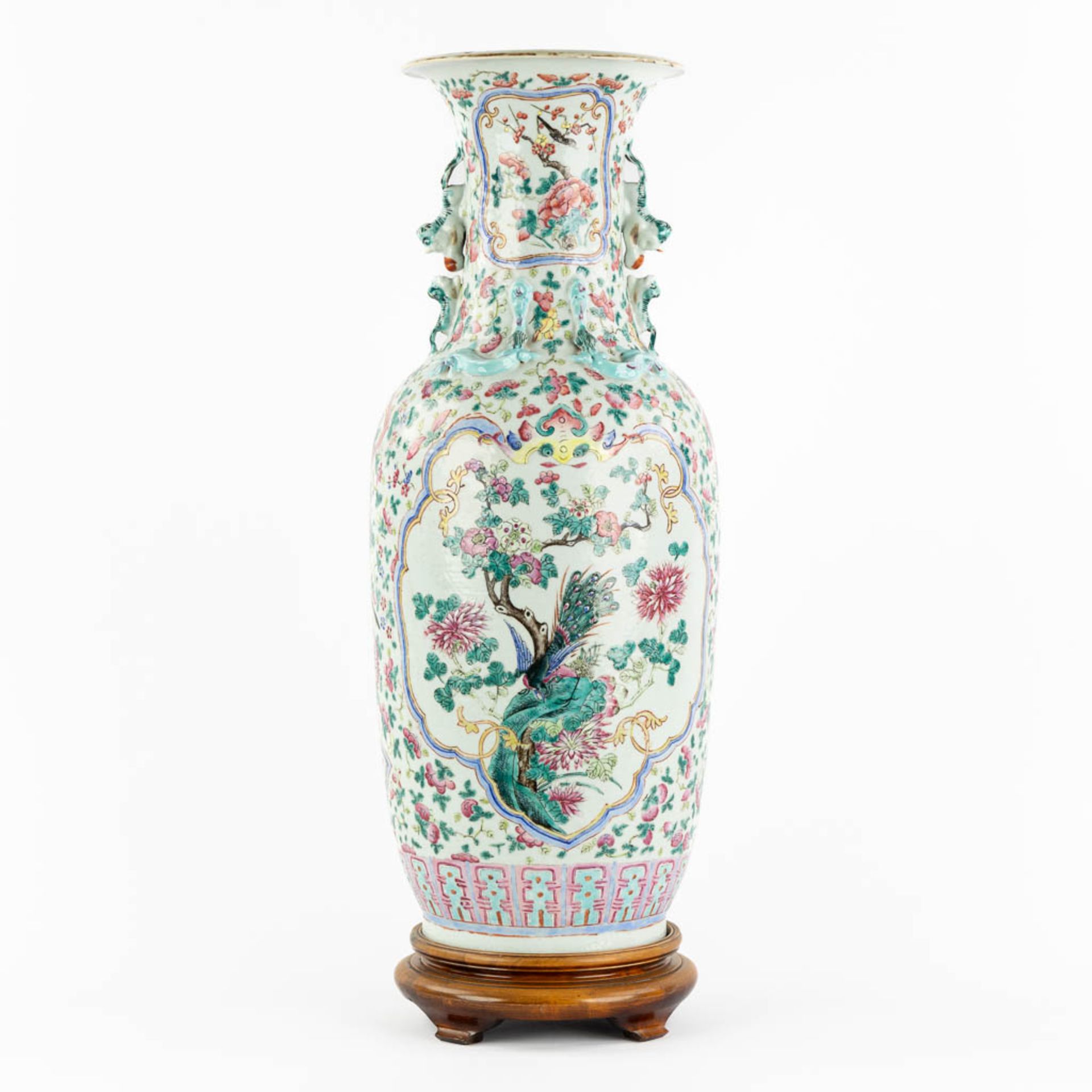 A Chinese Famille Rose vase decorated with fauna and flora. (H:60 x D:24 cm) - Image 5 of 15