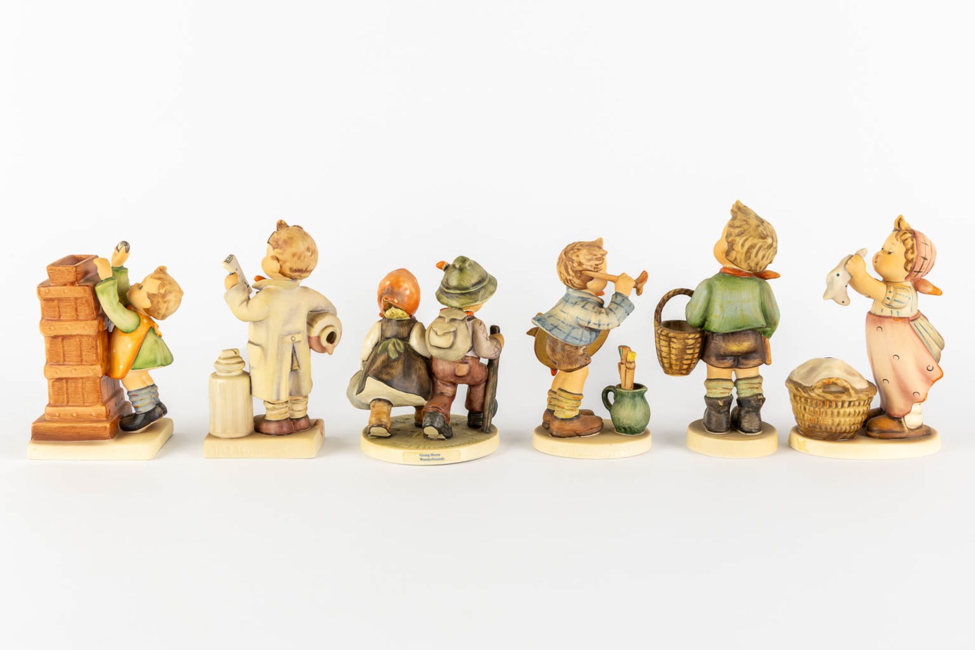 Hummel, 12 figurines, polychrome porcelain. (H:16 cm) - Bild 4 aus 9