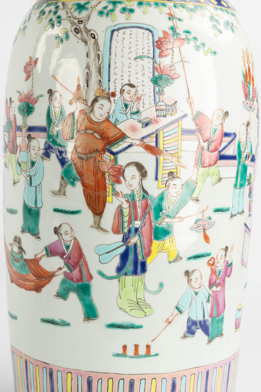 A pair of Chinese Famille Rose vases, Parade with dragons. (H:60 x D:23 cm) - Image 10 of 11