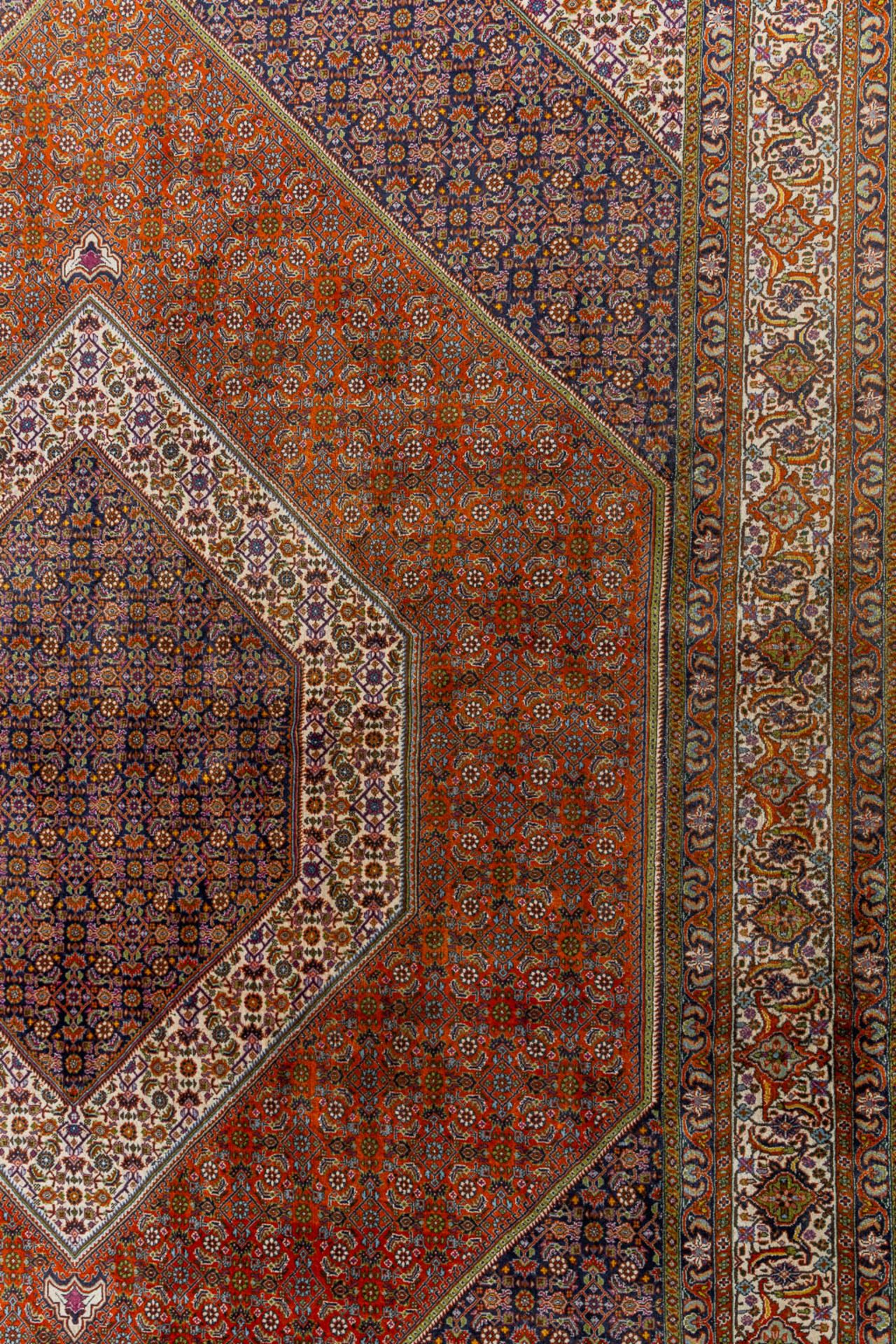 An Oriental hand-made carpet, Bidjar. (L:354 x W:253 cm) - Image 6 of 10