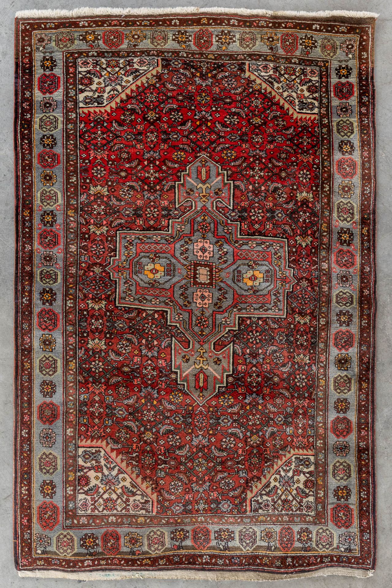 An Oriental hand-made carpet, Hamadan. (L:197 x W:127 cm)