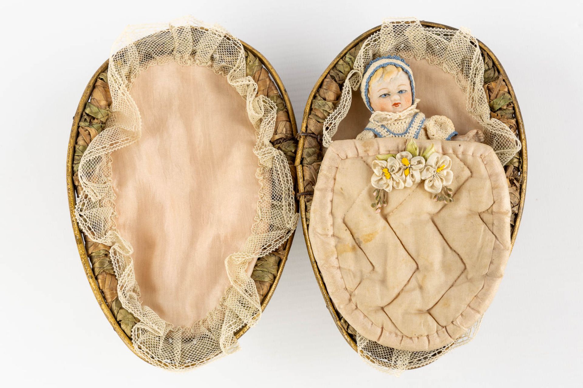 Three antique dolls, stored in a woven basket. (L:11,5 x W:17 x H:7 cm) - Image 11 of 13