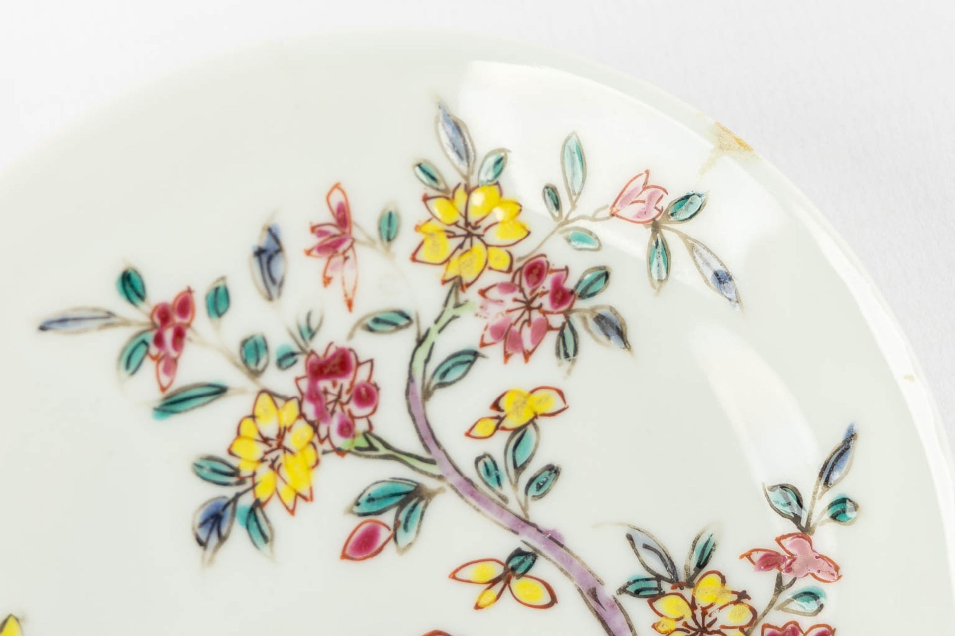 Ten Chinese Famille Rose plates, Carp and flowers. Kangxi or later. (D:22 cm) - Bild 13 aus 13