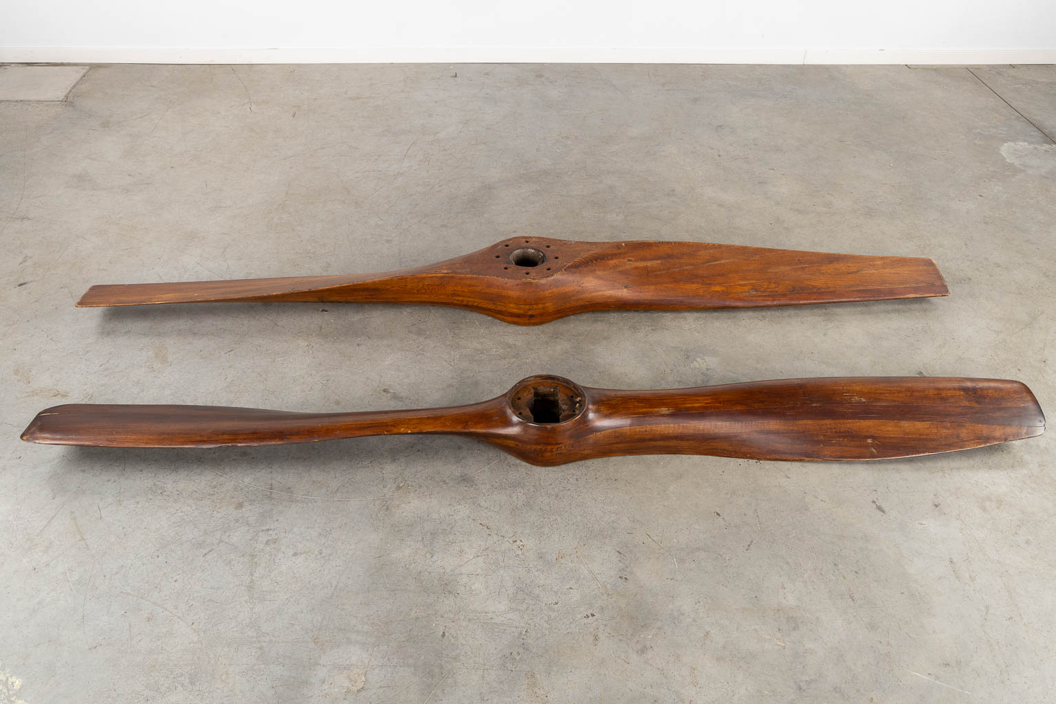 A pair of decorative 'Airplane' propellers. (L:266 cm) - Image 3 of 9