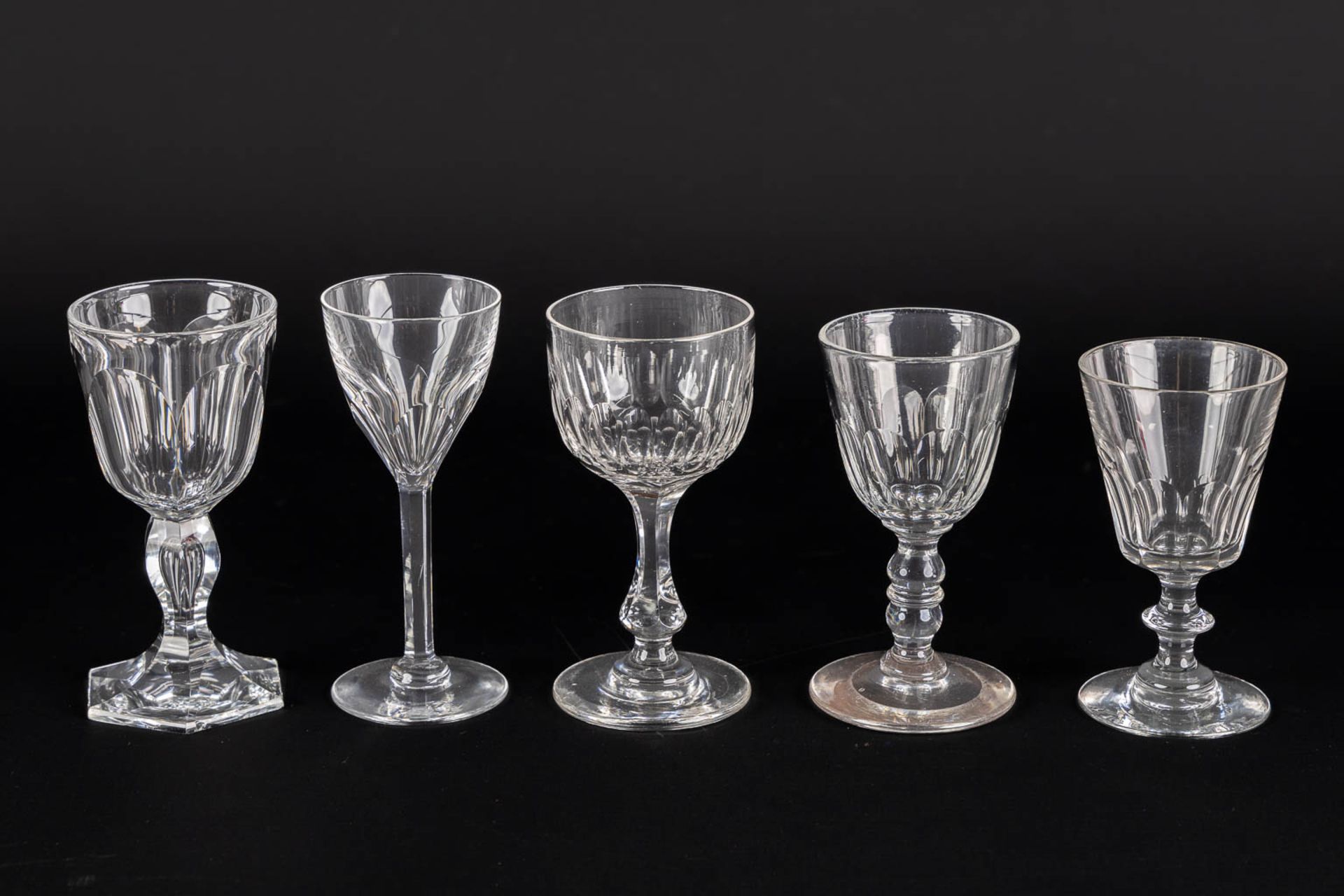 Val Saint Lambert, 'Gevaert' a large collection of coloured and cut crystal goblets. (H:19,1 cm) - Bild 5 aus 10
