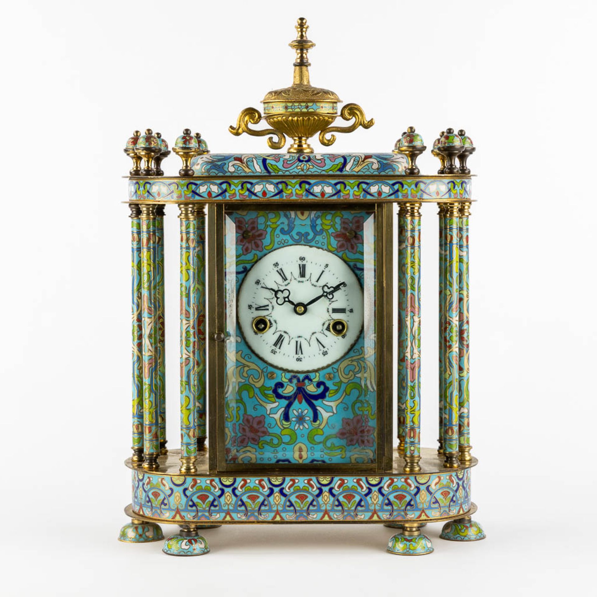 A decorative table clock, finished with cloisonné enamel. (L:15 x W:32 x H:46 cm) - Bild 3 aus 11