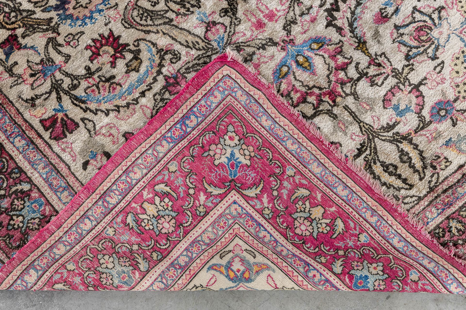 An Oriental hand-made carpet, Kashan, silk. (L:210 x W:135 cm) - Image 9 of 9