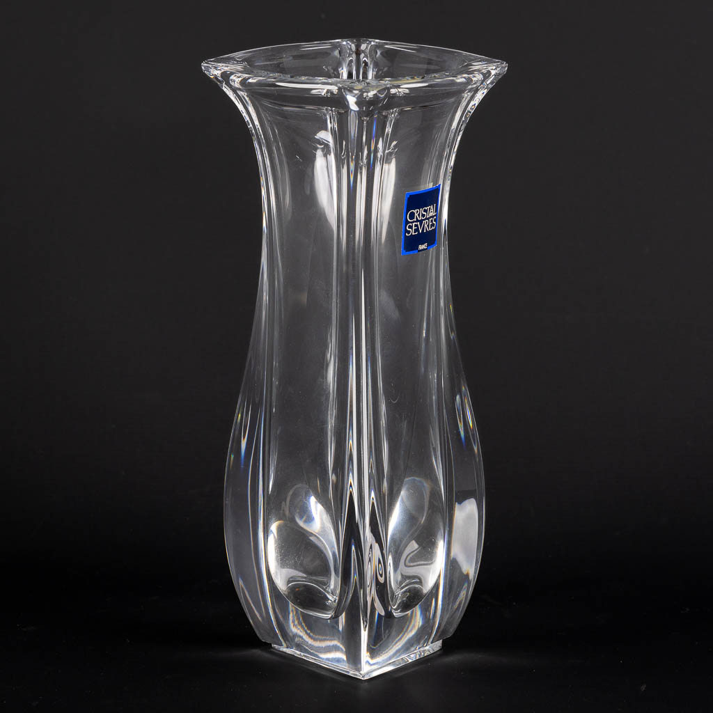 Cristal De Sèvres, a large crystal vase. (L:15 x W:18 x H:28 cm) - Image 8 of 14
