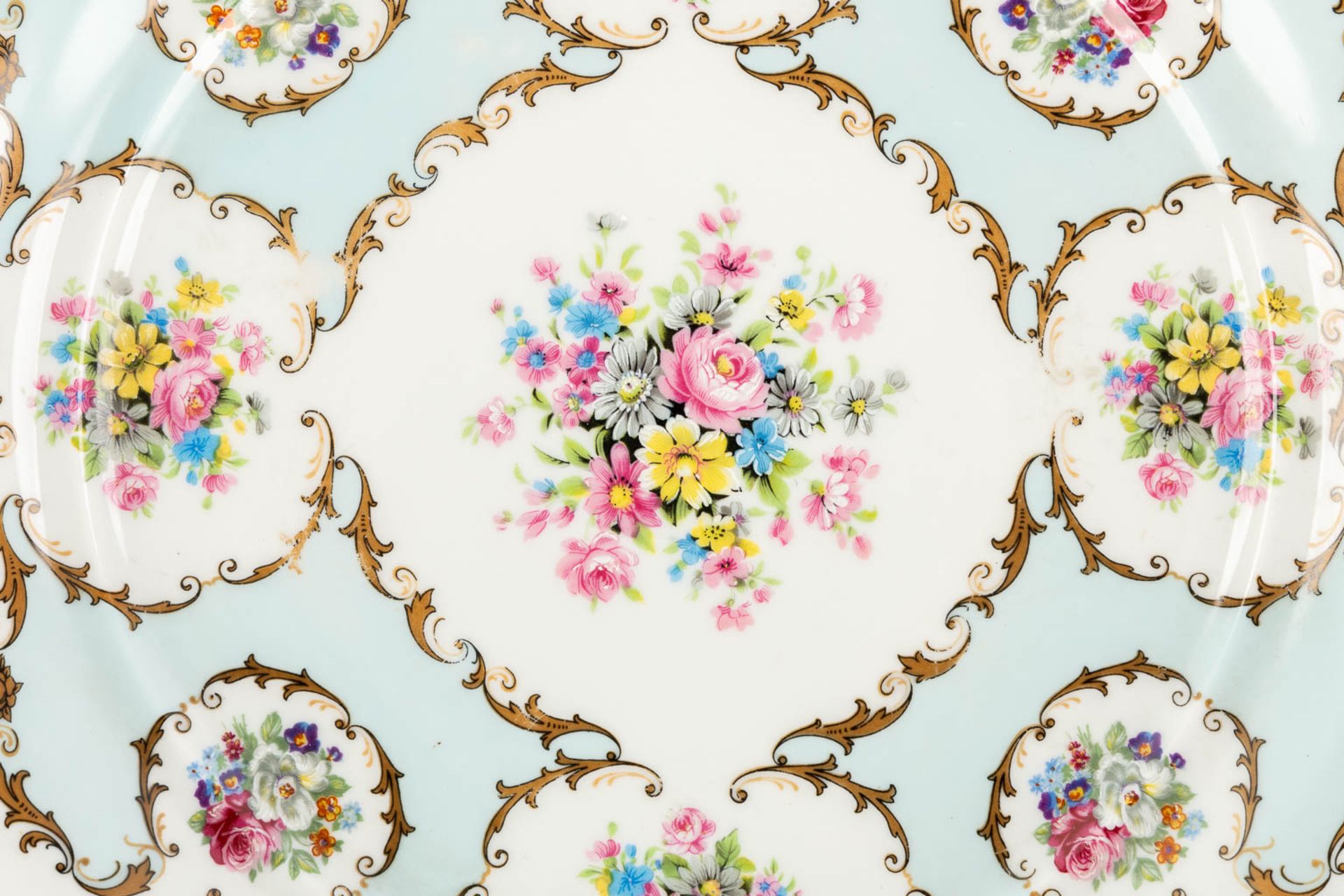 Limoges, a tureen on a large platter. Hand-painted flower decor. (D:31 cm) - Bild 8 aus 13