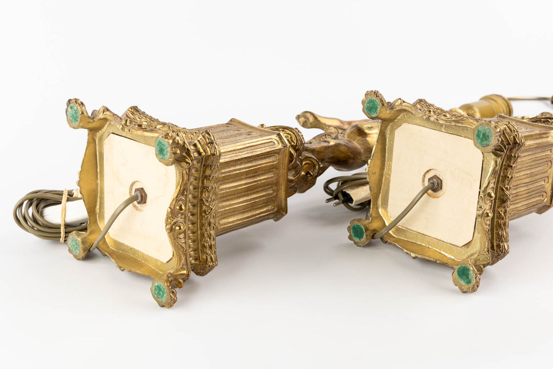 A pair of decorative table lamps, messing. 20th century. (L:15 x W:15 x H:78 cm) - Image 11 of 11