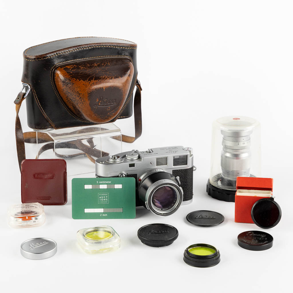 Leica, model M2, an analog photocamera. (L:8 x W:14 x H:7,6 cm) - Image 2 of 15