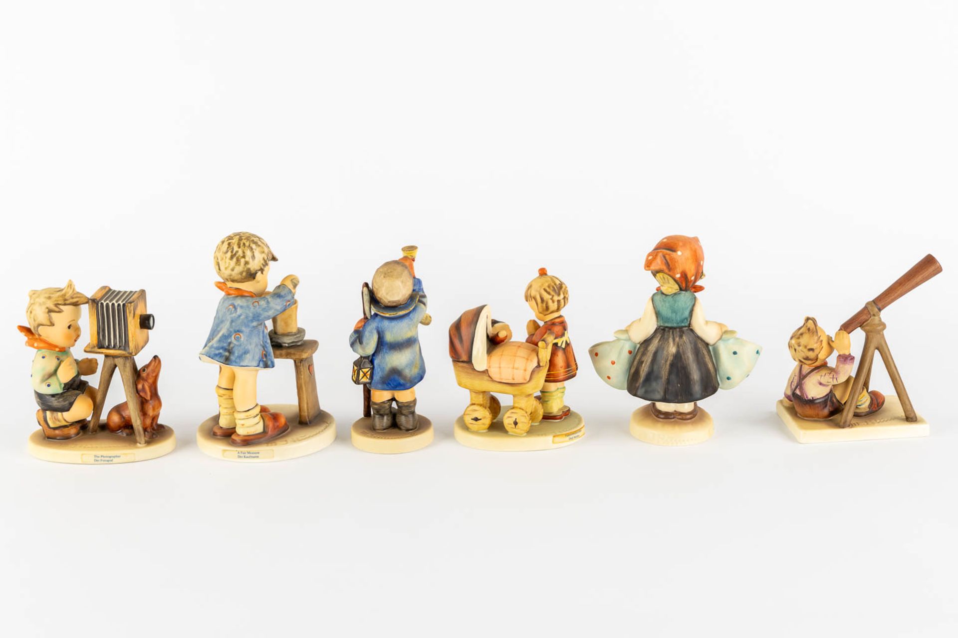 Hummel, 12 figurines, polychrome porcelain. (H:15,5 cm) - Bild 8 aus 9