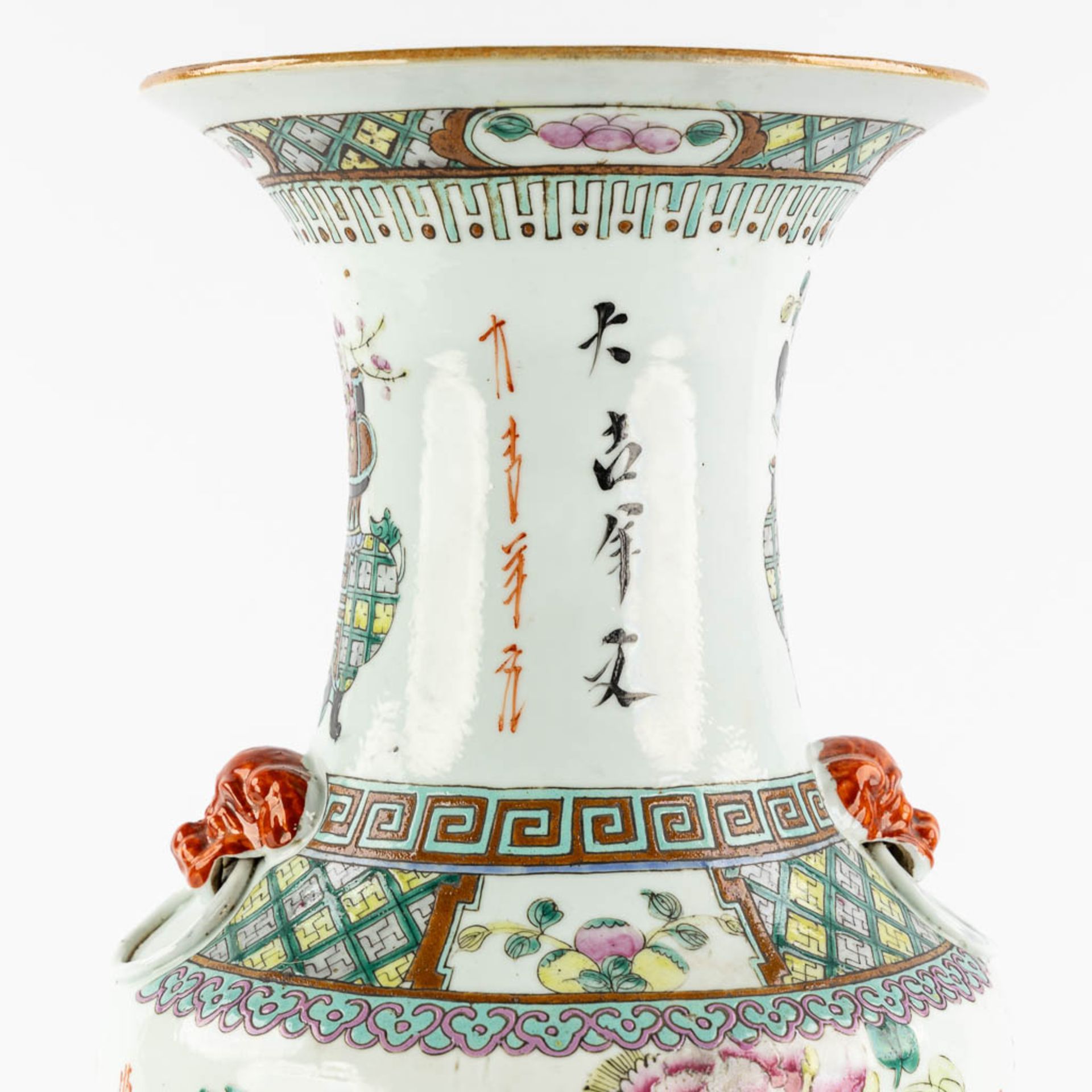 A Chinese Famille Rose vase, decorated with bonsai and flowers. (H:56 x D:21 cm) - Bild 9 aus 12