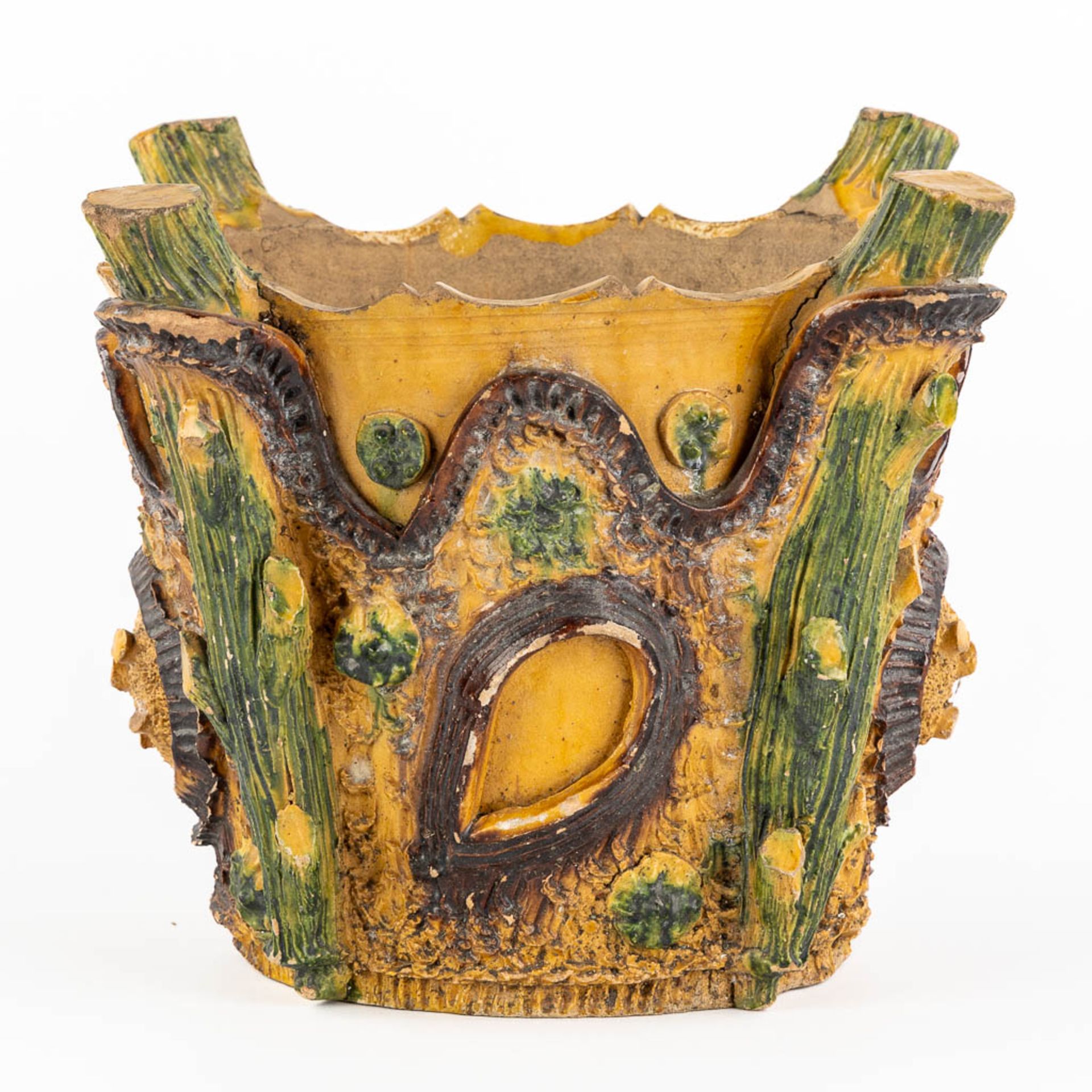 A 'Faux Bois' cache-pot, Terracotta, France. Circa 1900. (L:26 x W:28 x H:24 cm) - Bild 4 aus 13