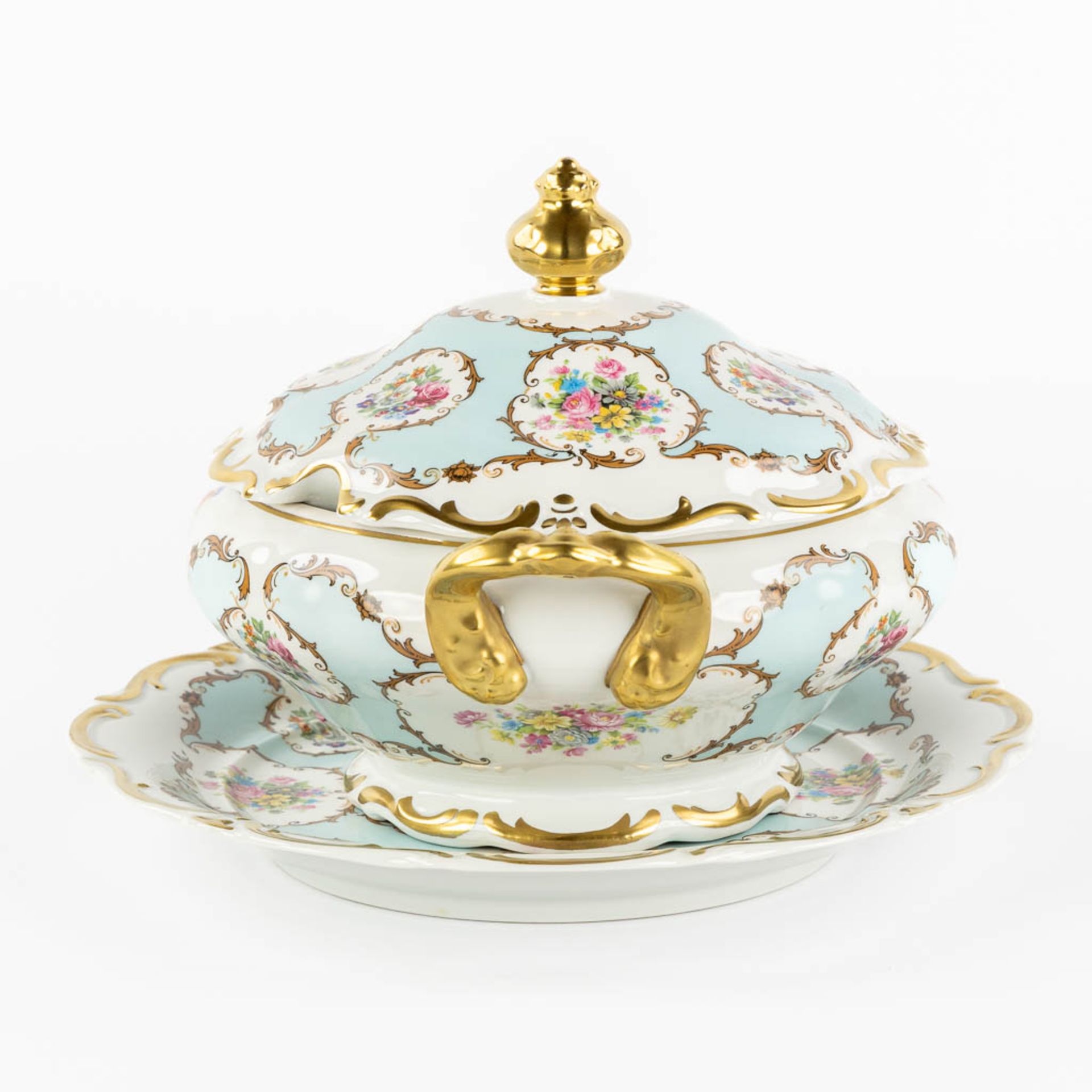 Limoges, a tureen on a large platter. Hand-painted flower decor. (D:31 cm) - Image 4 of 13