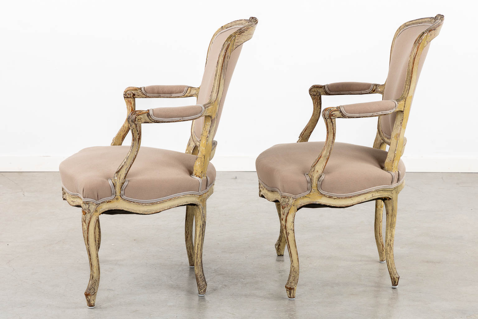 A pair of antique armchairs, Louis XV. (L:50 x W:64 x H:85,5 cm) - Image 4 of 14