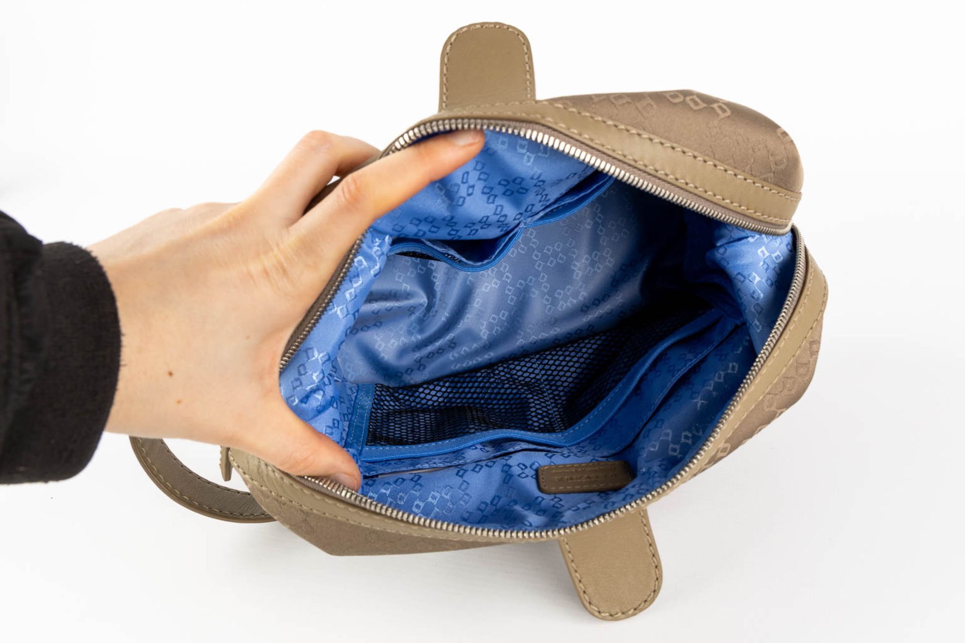 Delvaux, a handbag, added 'Airess', a toilet bag. (W:34 x H:29 cm) - Bild 11 aus 23