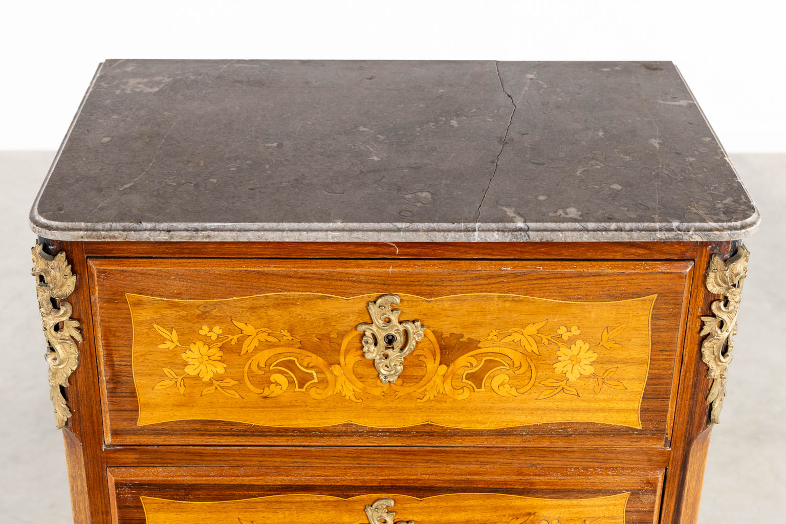 A Secretaire cabinet, Marquetry inlay and mounted with bronze. Circa 1900. (L:34 x W:56 x H:128 cm) - Image 11 of 15