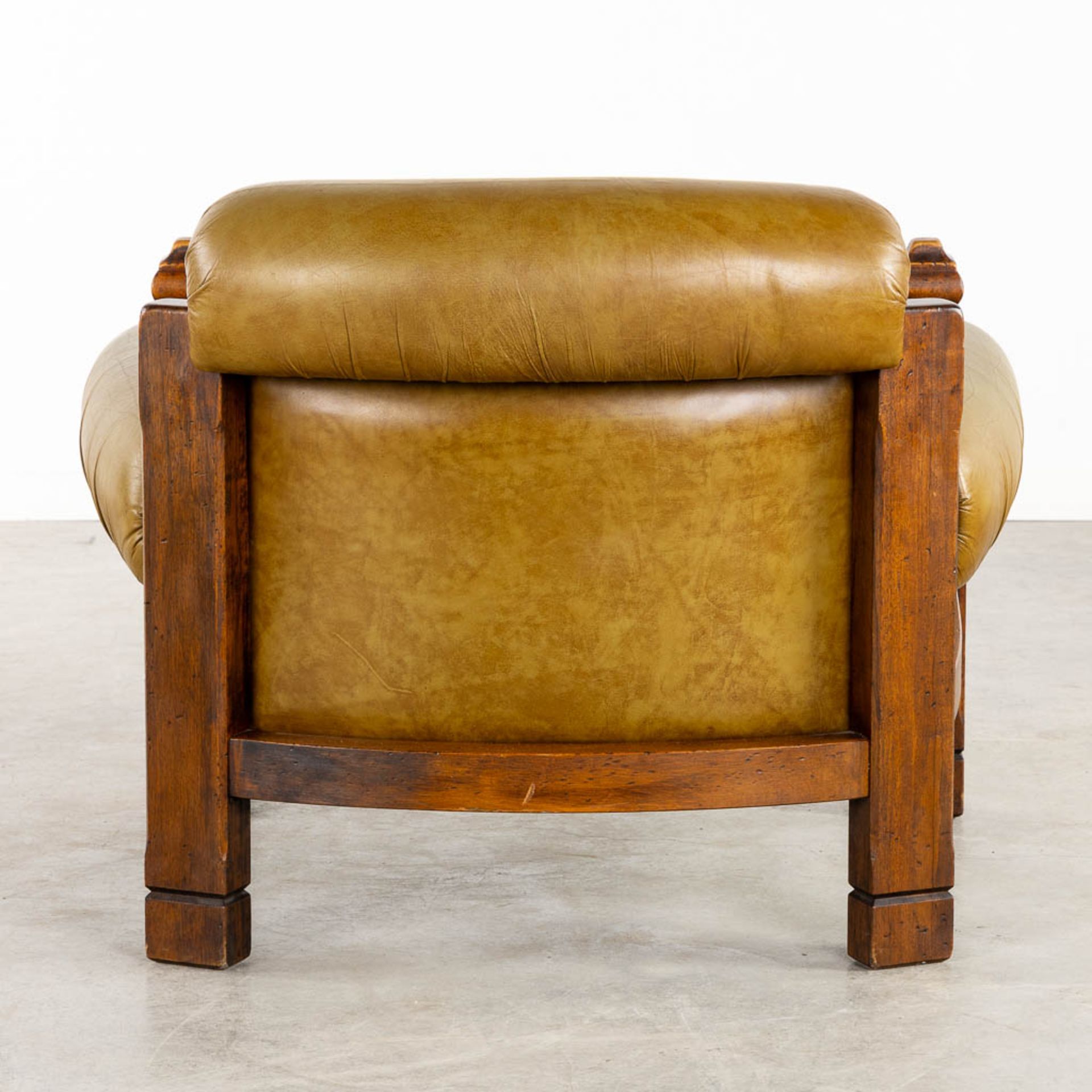 Four identical leather and wood lounge chairs, Circa 1960. (L:94 x W:96 x H:78 cm) - Image 8 of 10
