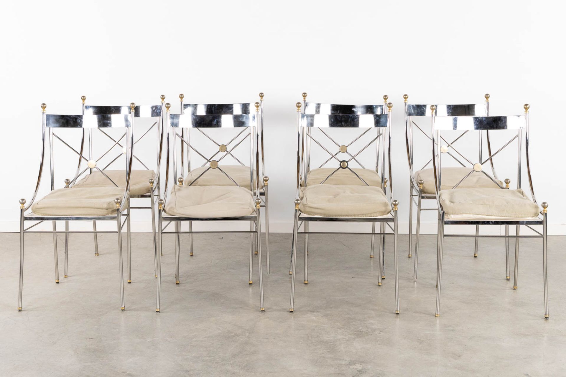 A large Resine Corinthian capitel dining room table and 8 metal chairs. (H:72 x D:180 cm) - Bild 9 aus 20