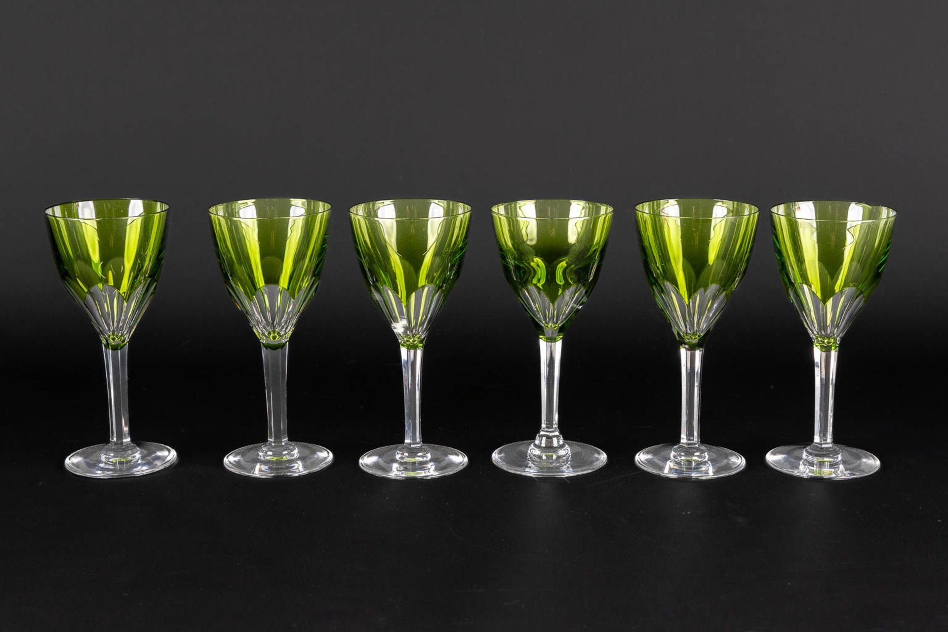 Val Saint Lambert, 'Gevaert' a large collection of coloured and cut crystal goblets. (H:19,1 cm) - Image 8 of 10